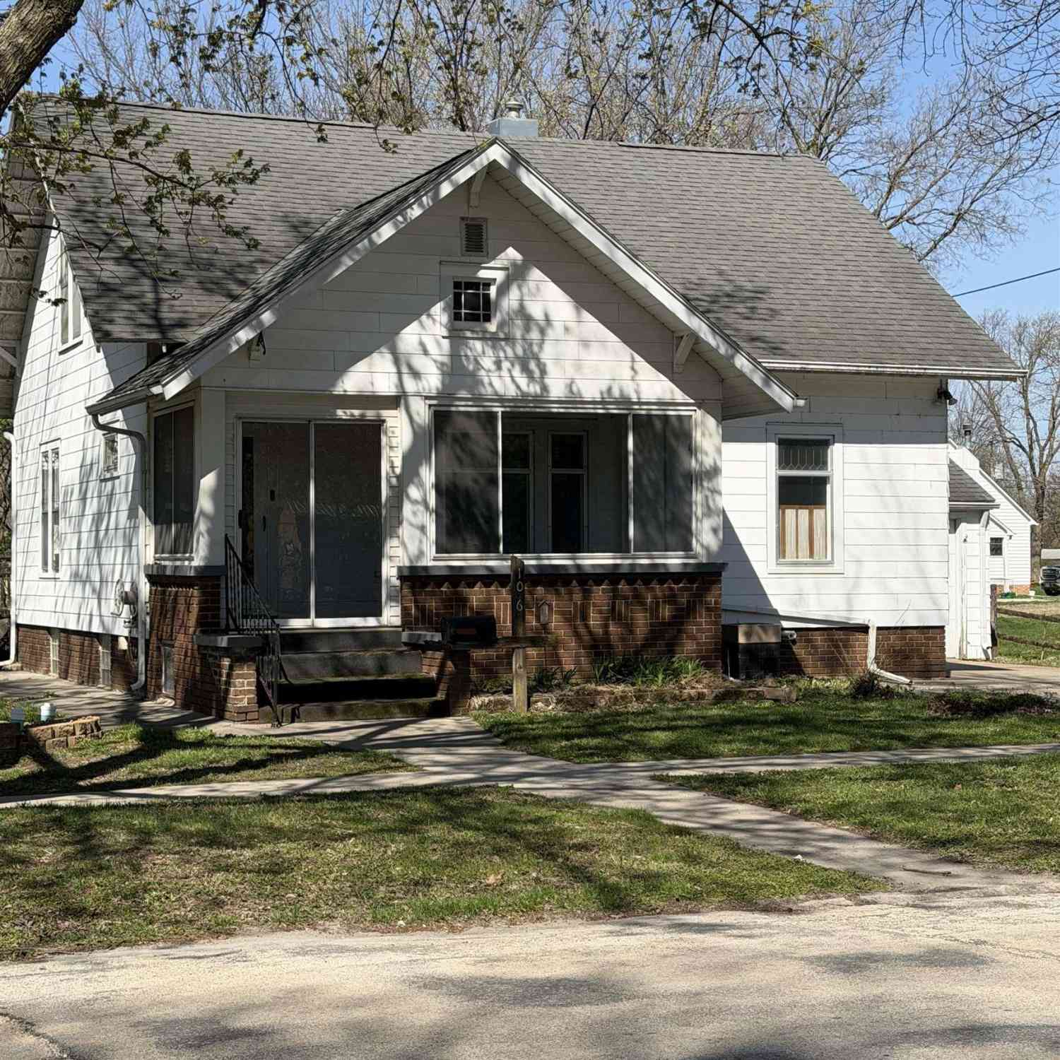 Homes For Sale - 106 9th Street<br/> Humboldt, IA 50548