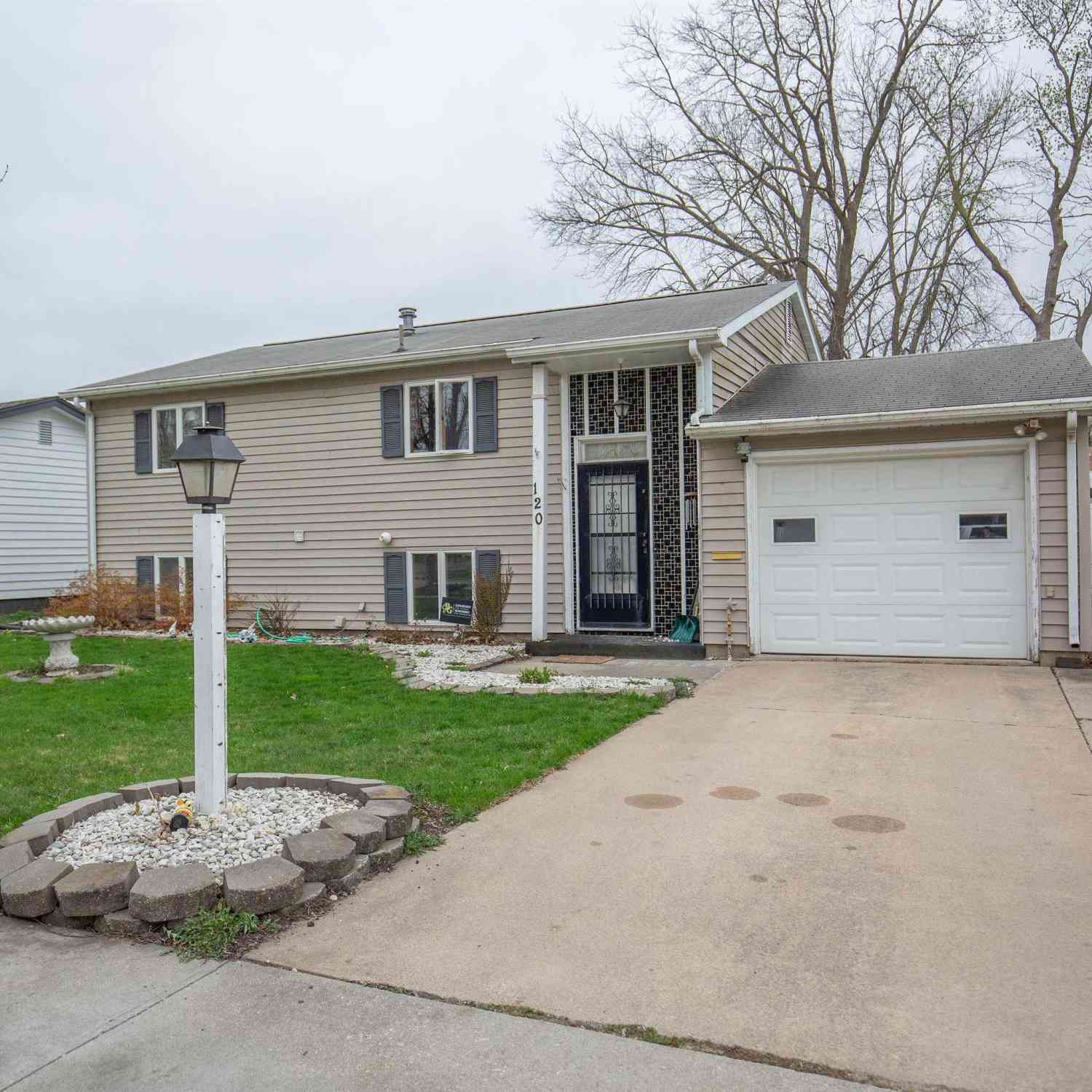 Homes For Sale - 120 S Woodworth Street<br/> Algona, IA 50511