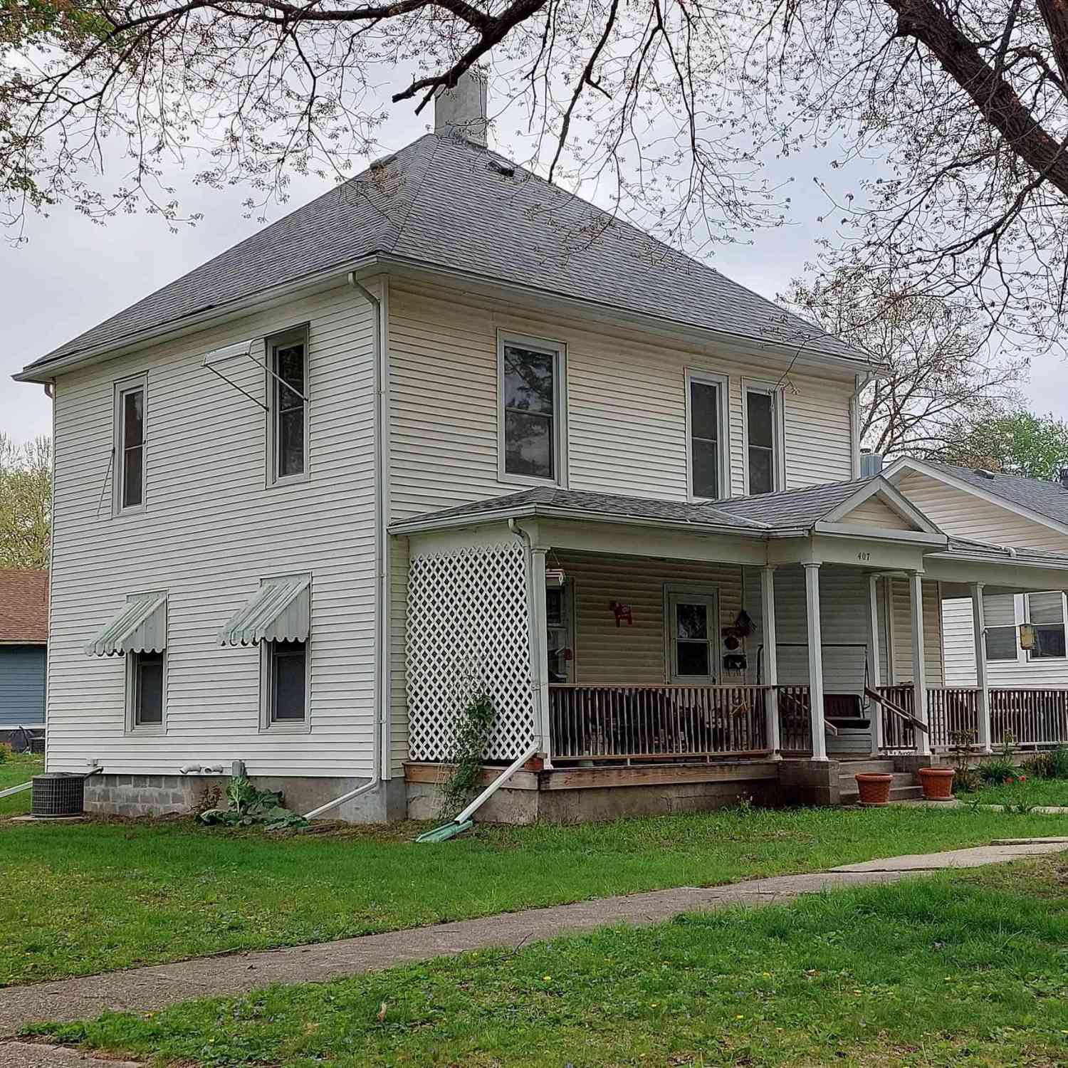 Homes For Sale - 407 E Prospect Street<br/> Montgomery County, Red Oak, IA 51566