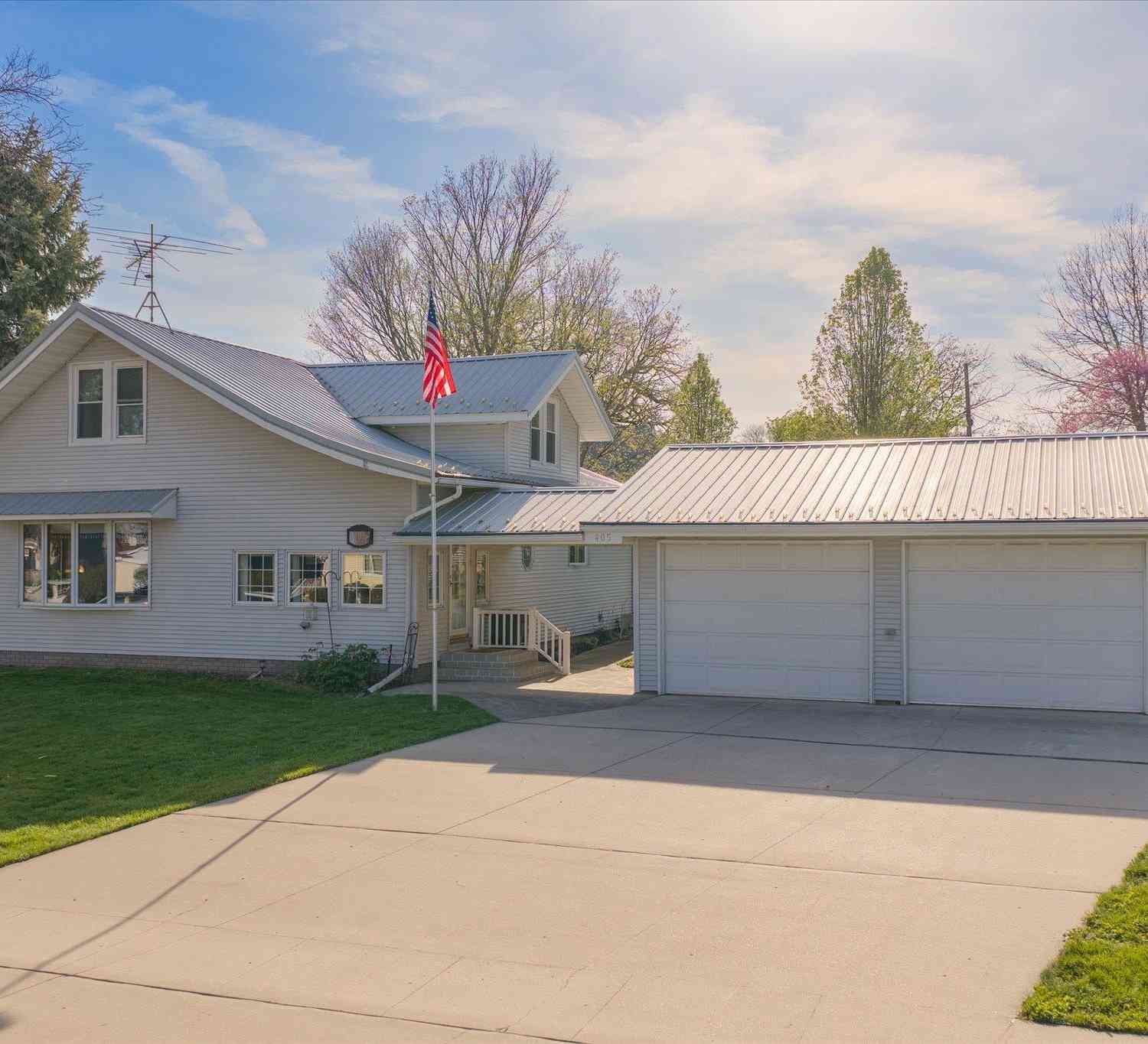 Homes For Sale - 405 Ely Street<br/> Harrison County, Woodbine, IA 51579