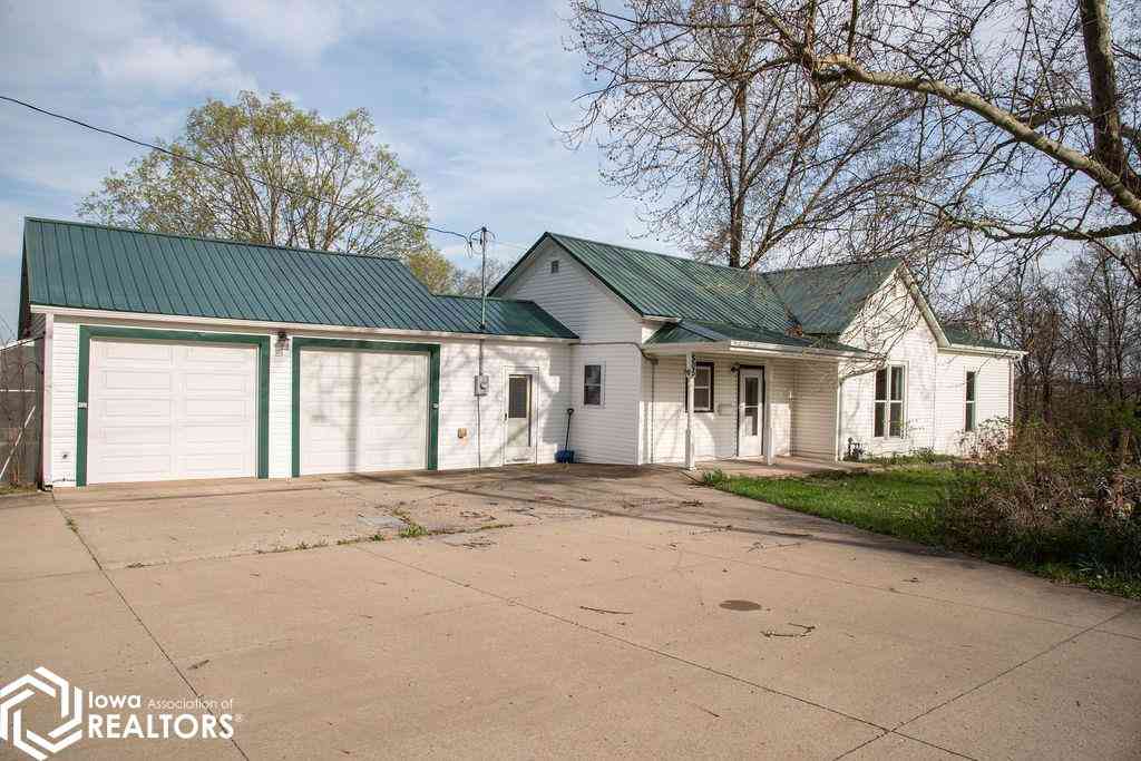 Homes For Sale - 505 S Pine Street<br/> Davis County, Bloomfield, IA 52537