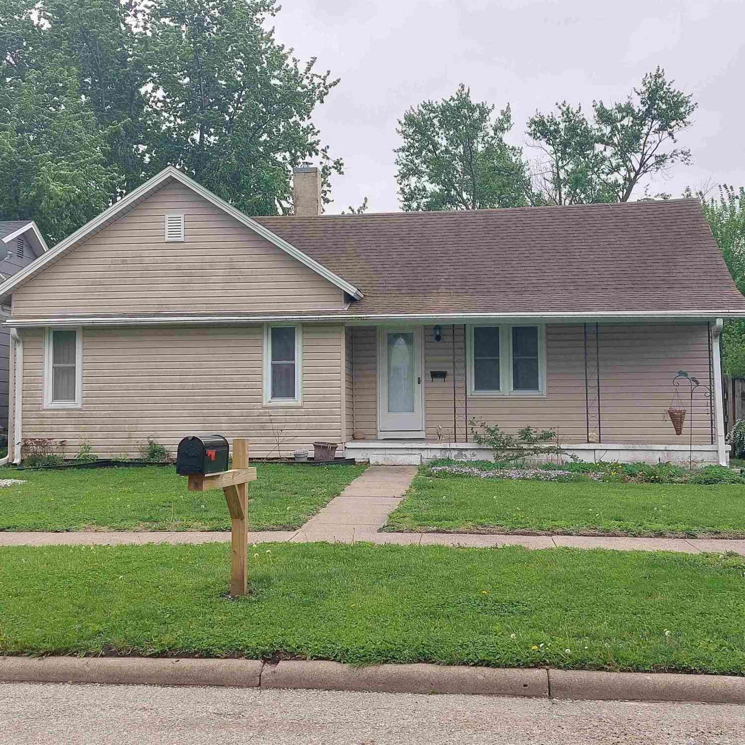 Homes For Sale - 808 Ninth Avenue<br/> Page County, Shenandoah, IA 51601