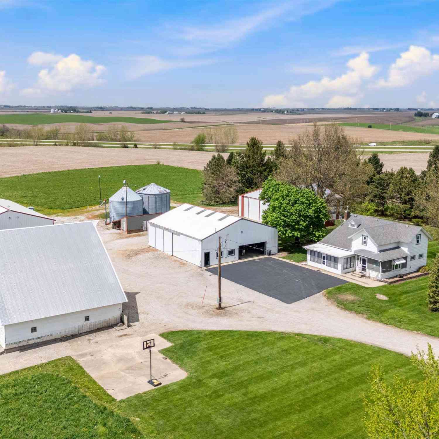 Homes For Sale - 22 1st Avenue<br/> Melbourne, IA 50162