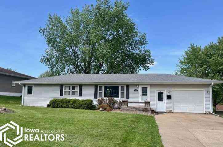 Homes For Sale - 611 S Adams Place<br/> Mount Pleasant, IA 52641