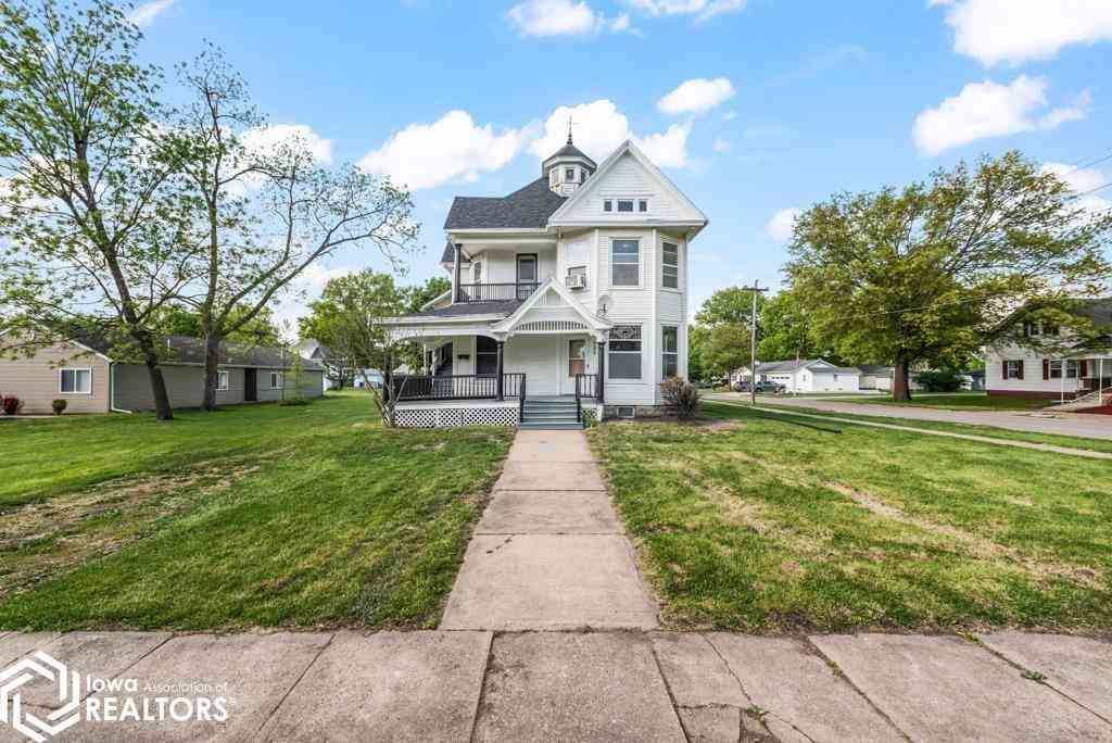 Homes For Sale - 202 W Poplar Street<br/> Davis County, Bloomfield, IA 52537