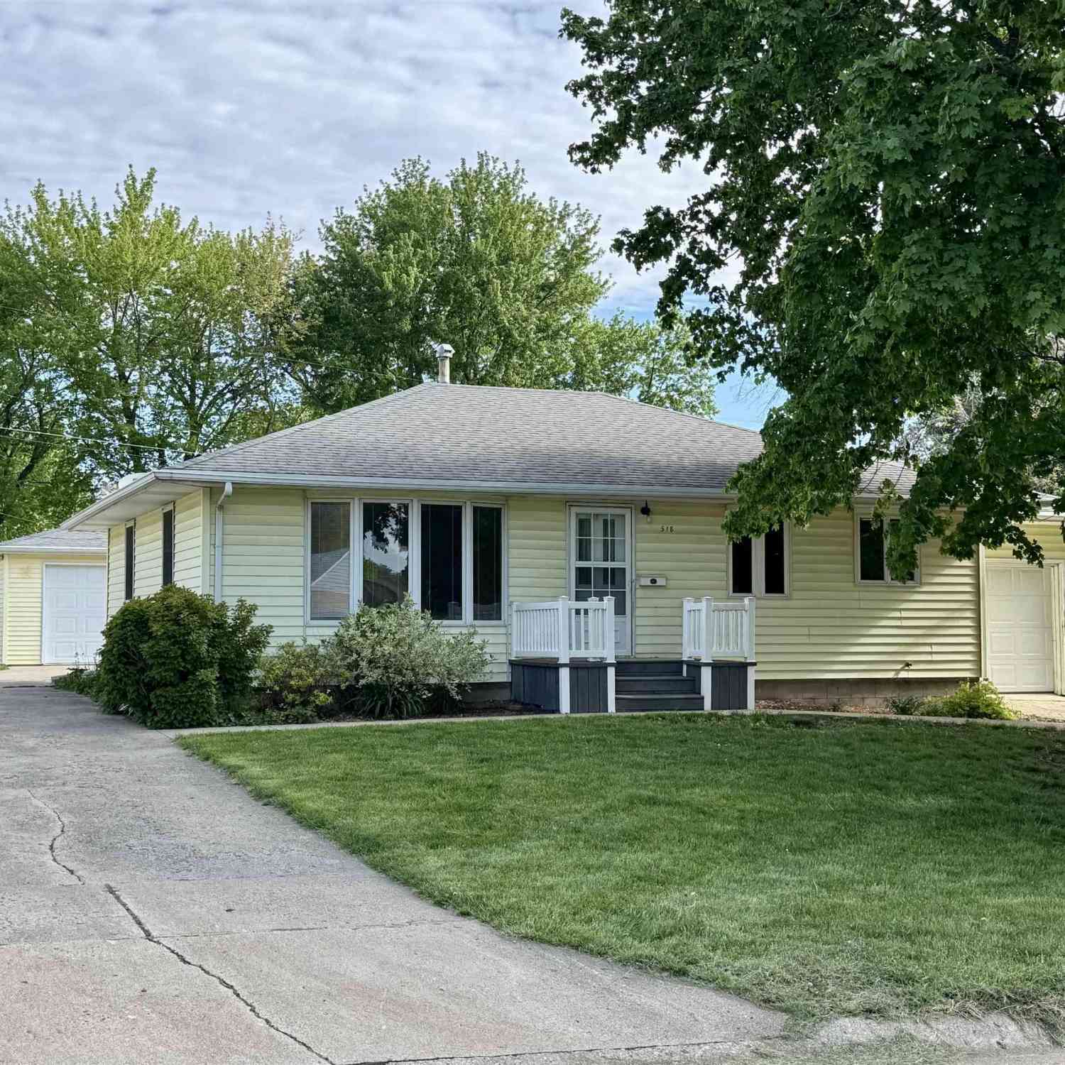 Homes For Sale - 518 W 20th Street<br/> Carroll County, Carroll, IA 51401