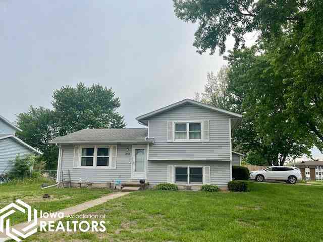 Homes For Sale - 801 S Adams Street<br/> Henry County, Mount Pleasant, IA 52641