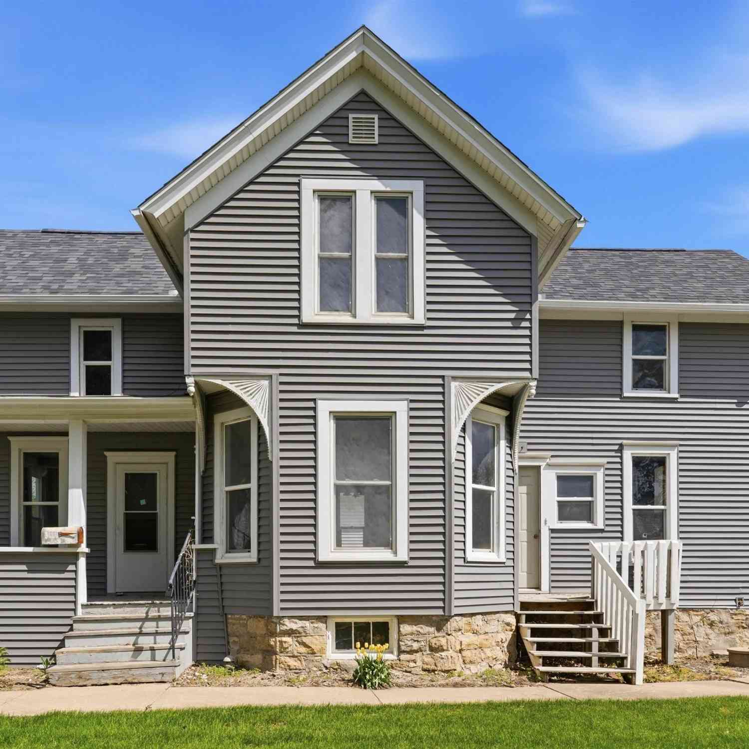 Homes For Sale - 1208 Main Street<br/> Grinnell, IA 50112