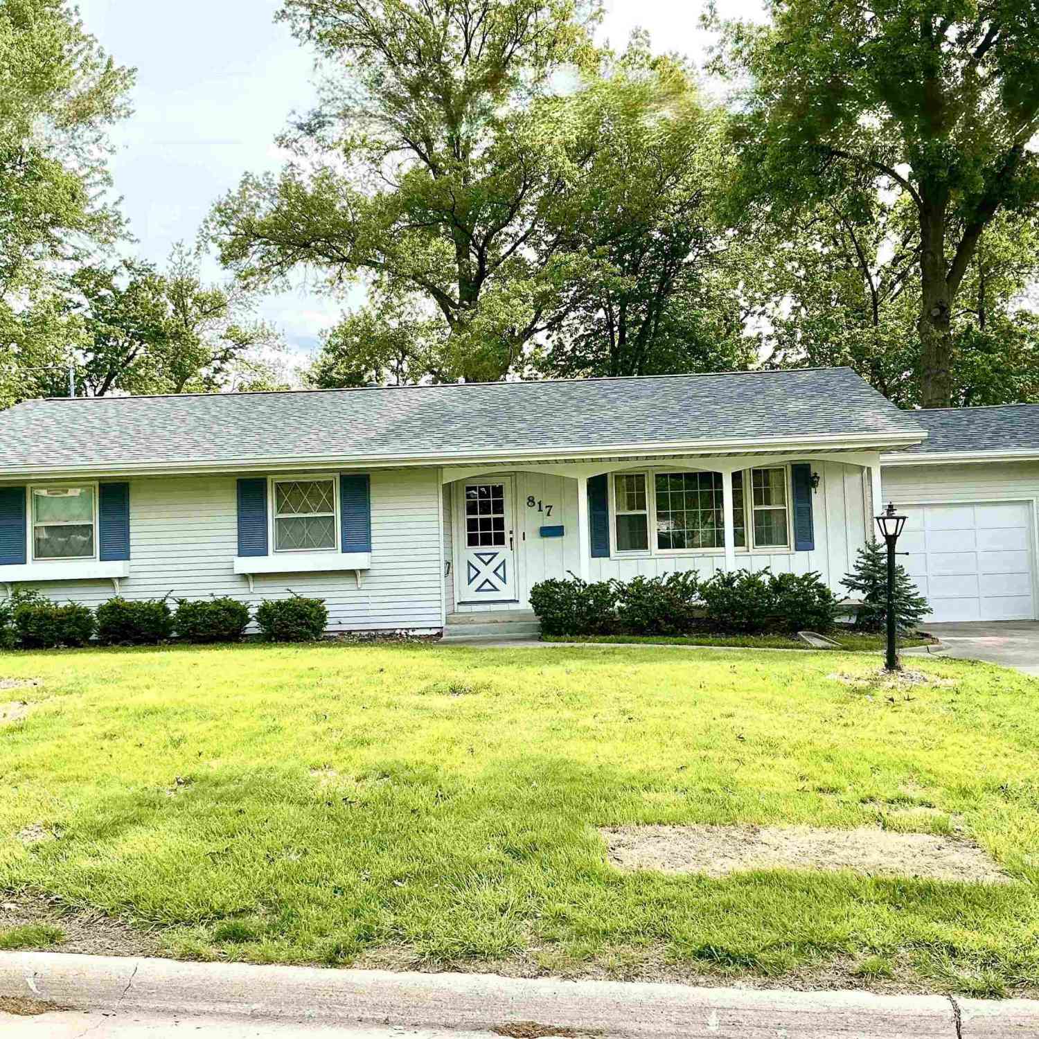 Homes For Sale - 817 S 10th<br/> Centerville, IA 52544