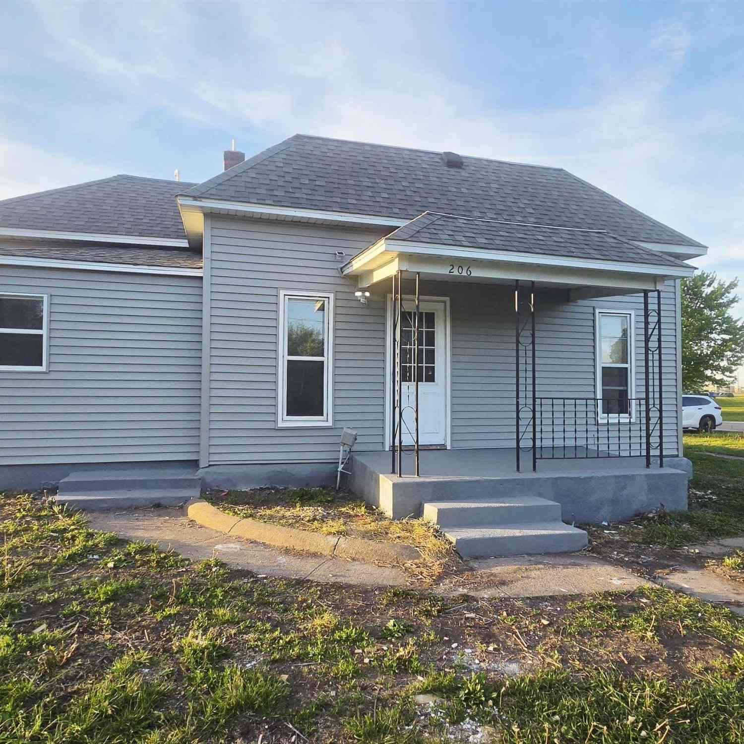 Homes For Sale - 206 E Perry Street<br/> Greene County, Jefferson, IA 50129
