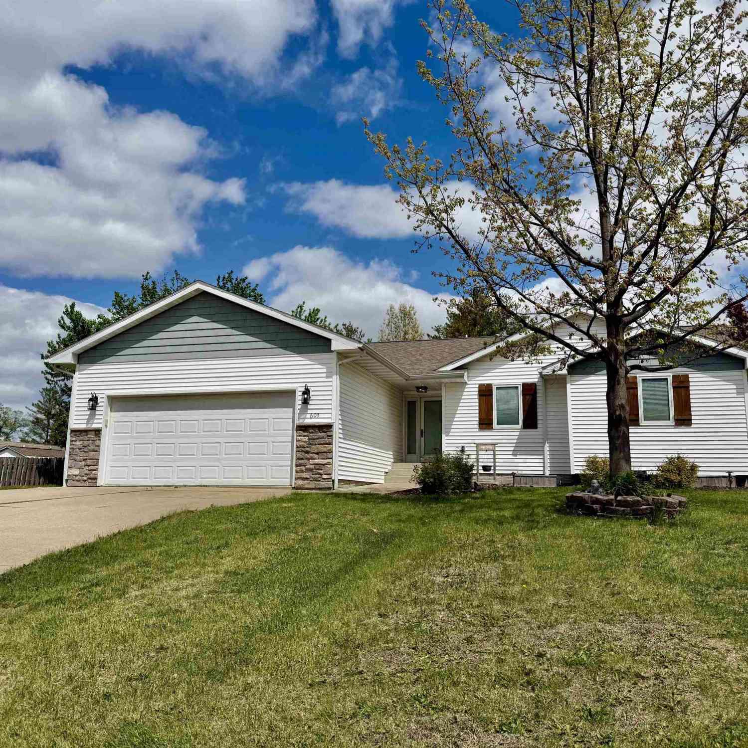 Homes For Sale - 605 Fairview<br/> Mahaska County, Oskaloosa, IA 52577