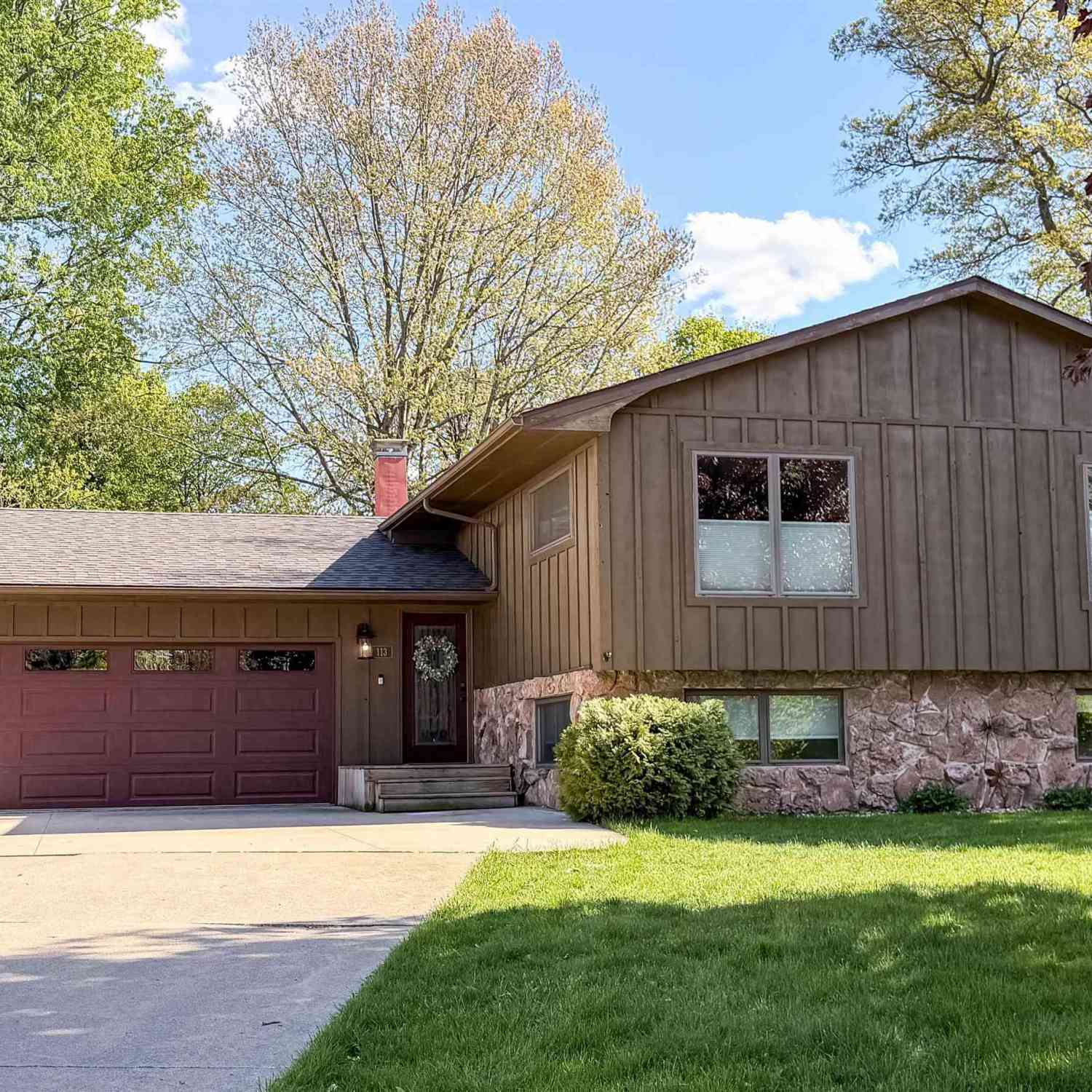Homes For Sale - 113 18th Avenue<br/> Franklin County, Hampton, IA 50441