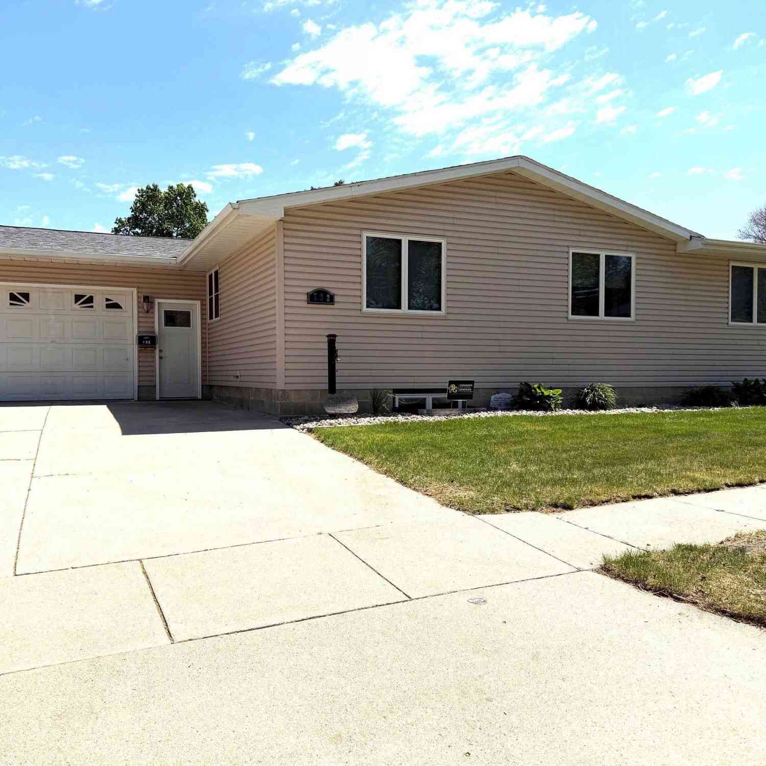 Homes For Sale - 732 N Wooster Street<br/> Kossuth County, Algona, IA 50511