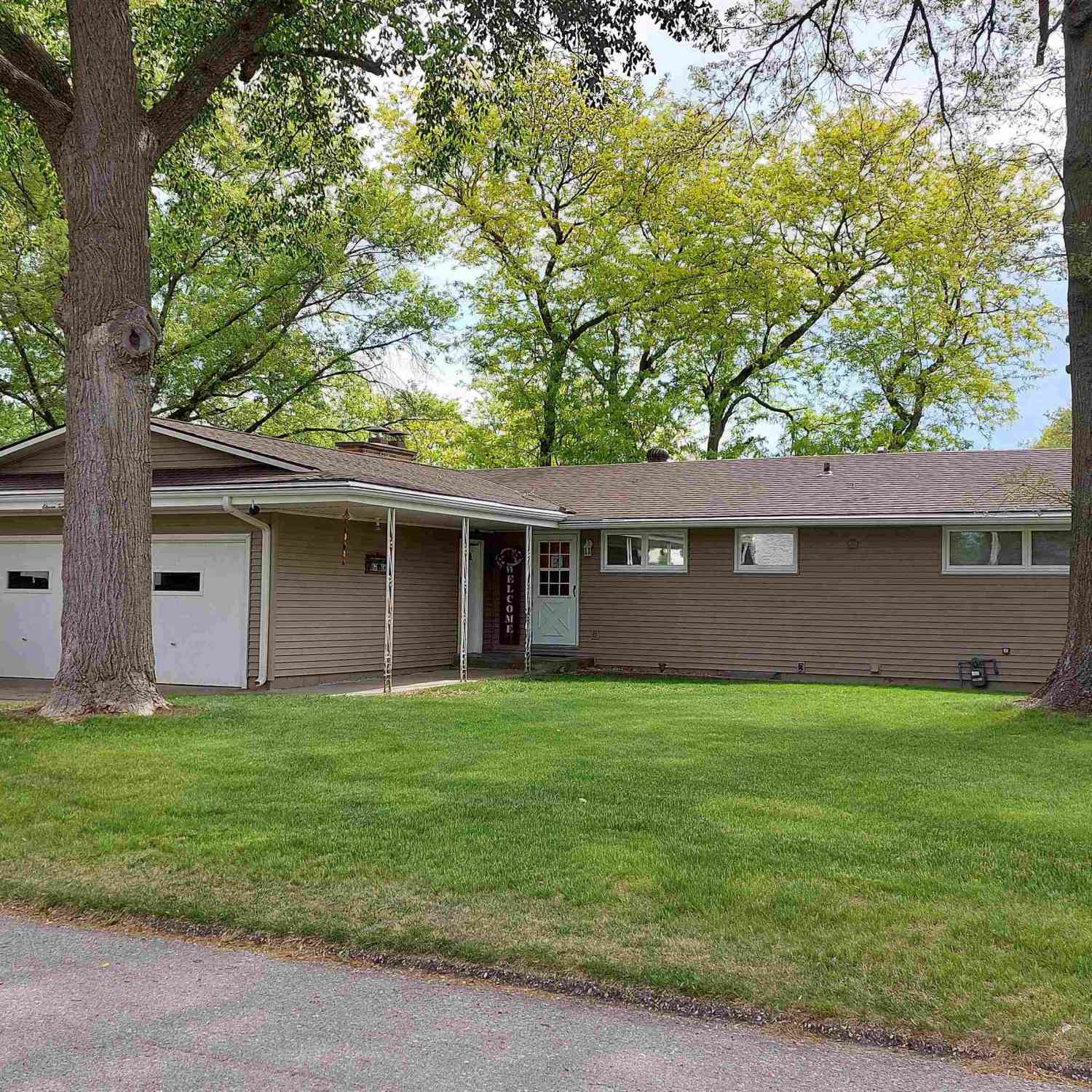 Homes For Sale - 1110 Circle Drive<br/> Montgomery County, Red Oak, IA 51566
