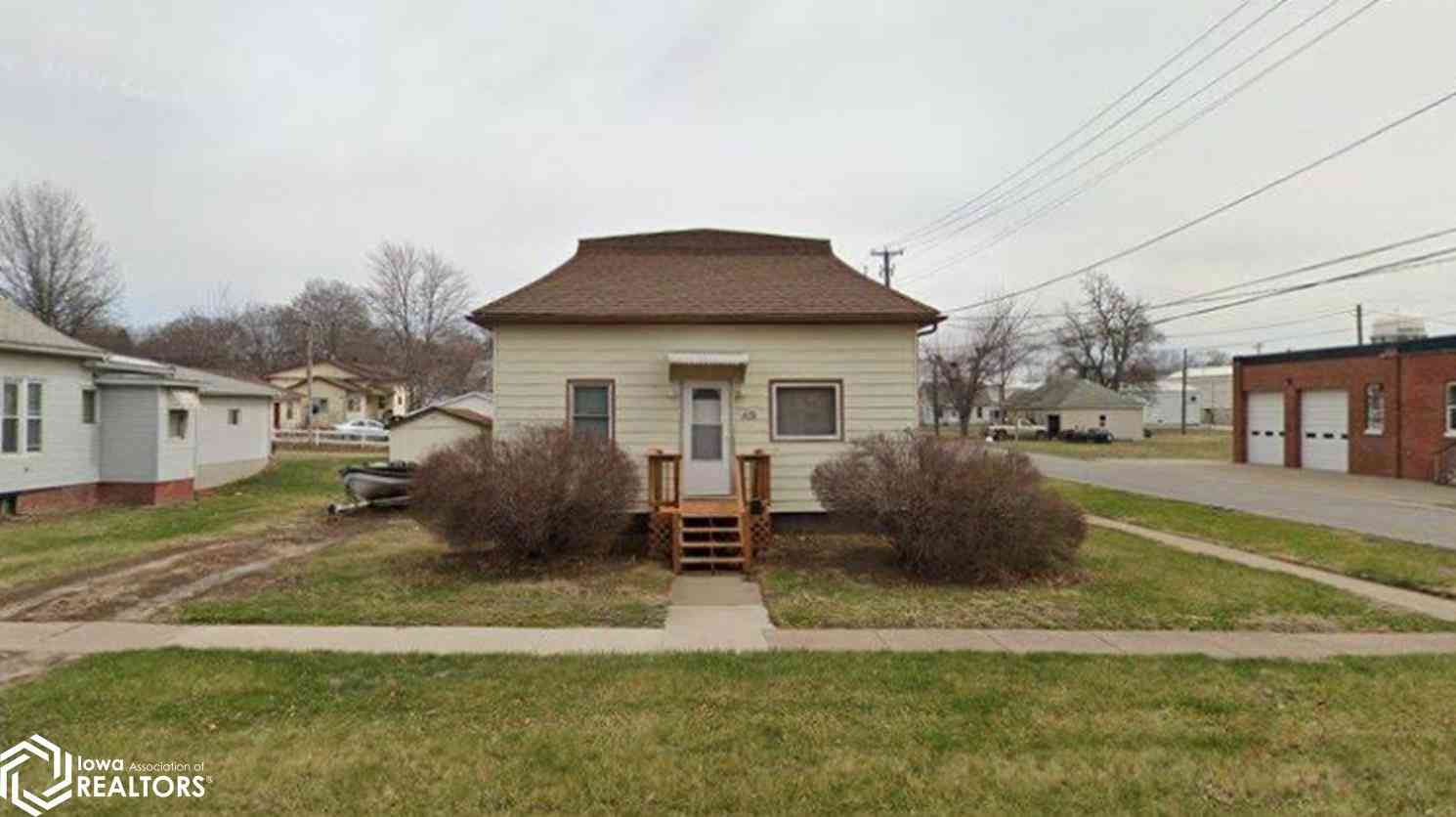Homes For Sale - 616 S 1st Street<br/> Mahaska County, Oskaloosa, IA 52577