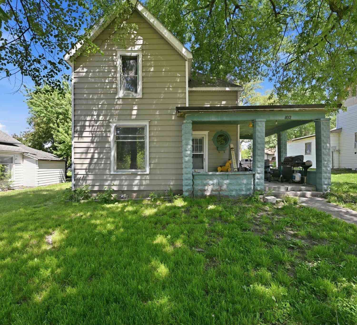 Homes For Sale - 102 E 2nd Street<br/> Montgomery County, Villisca, IA 50864