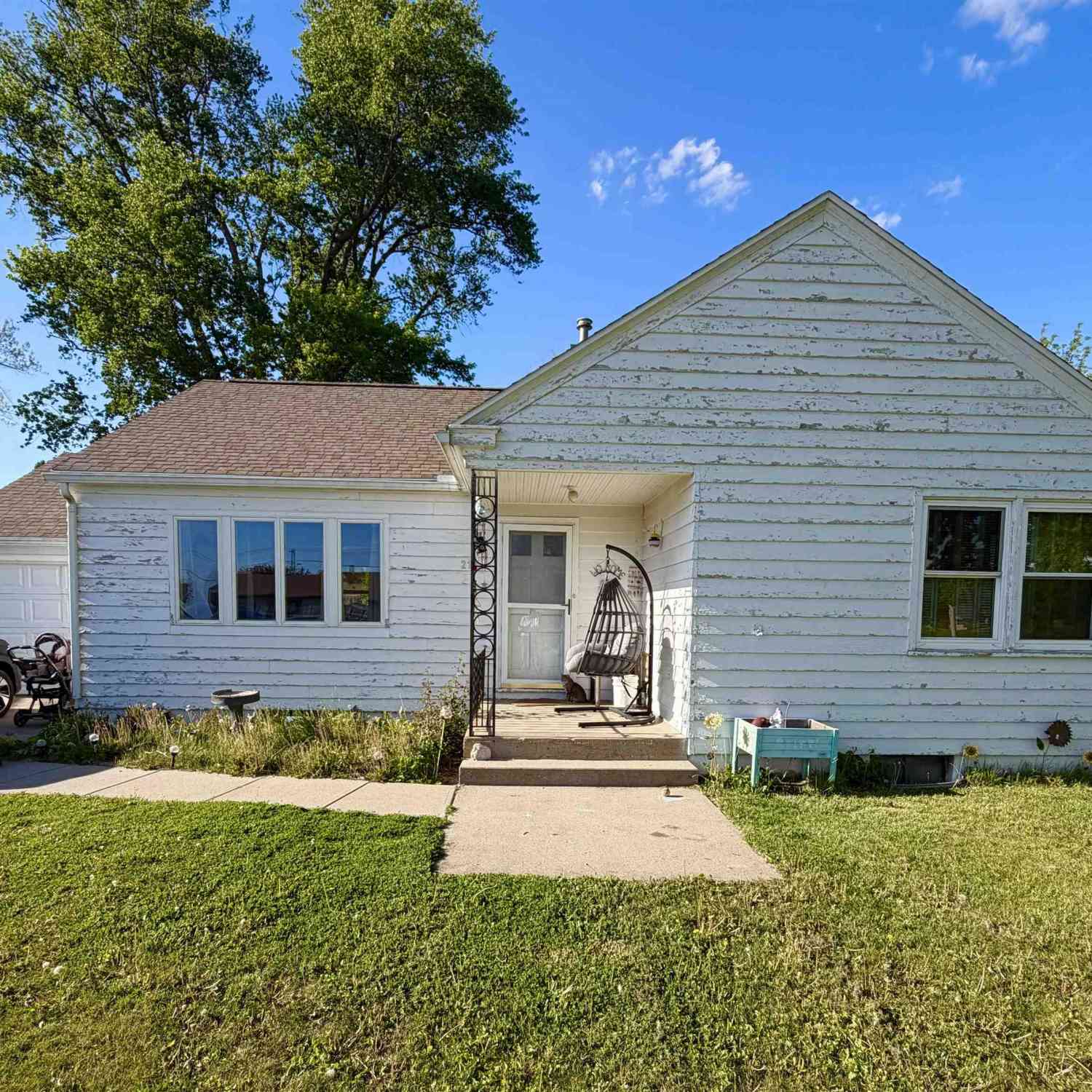 Homes For Sale - 210 W Cedar Street<br/> Hardin County, Hubbard, IA 50122