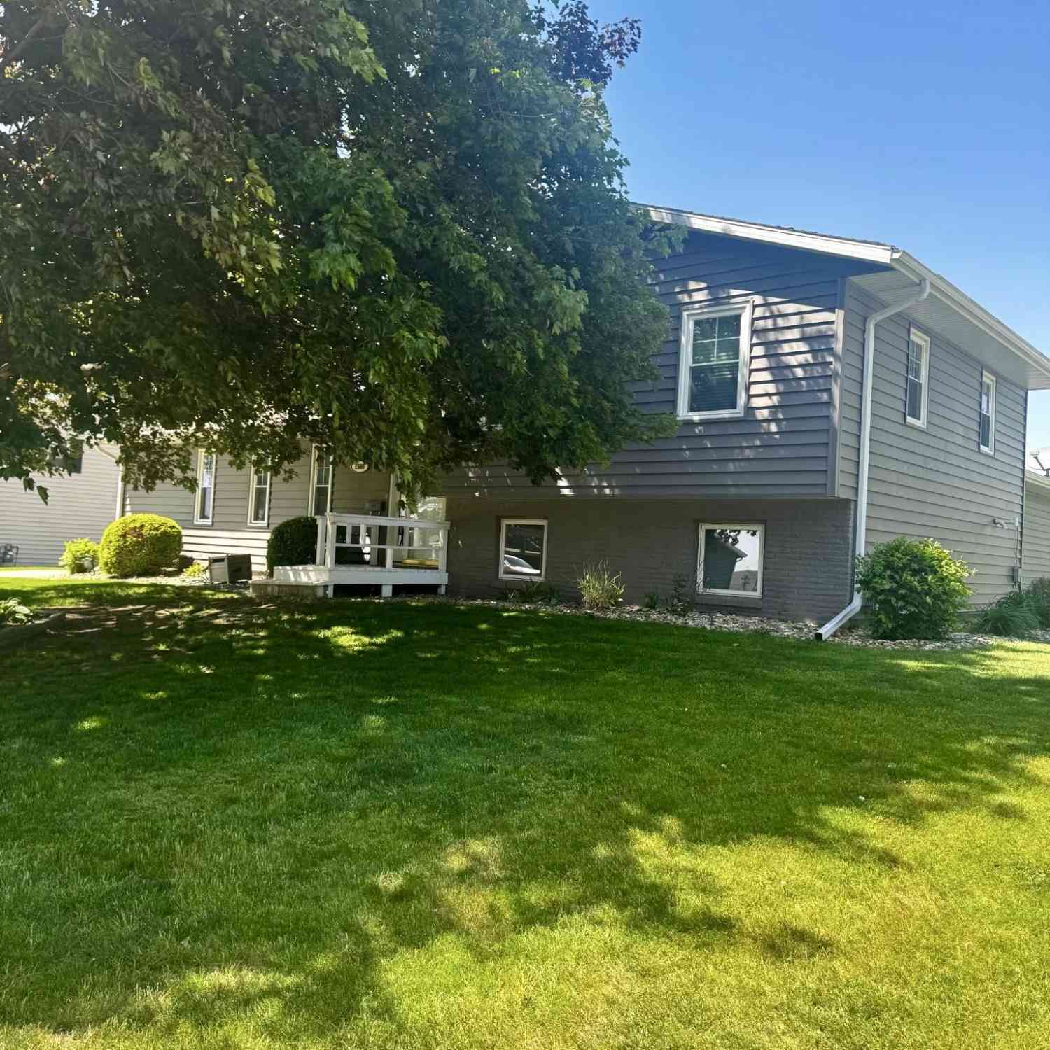 Homes For Sale - 1509 Cantebury Circle<br/> Grundy County, Grundy Center, IA 50638