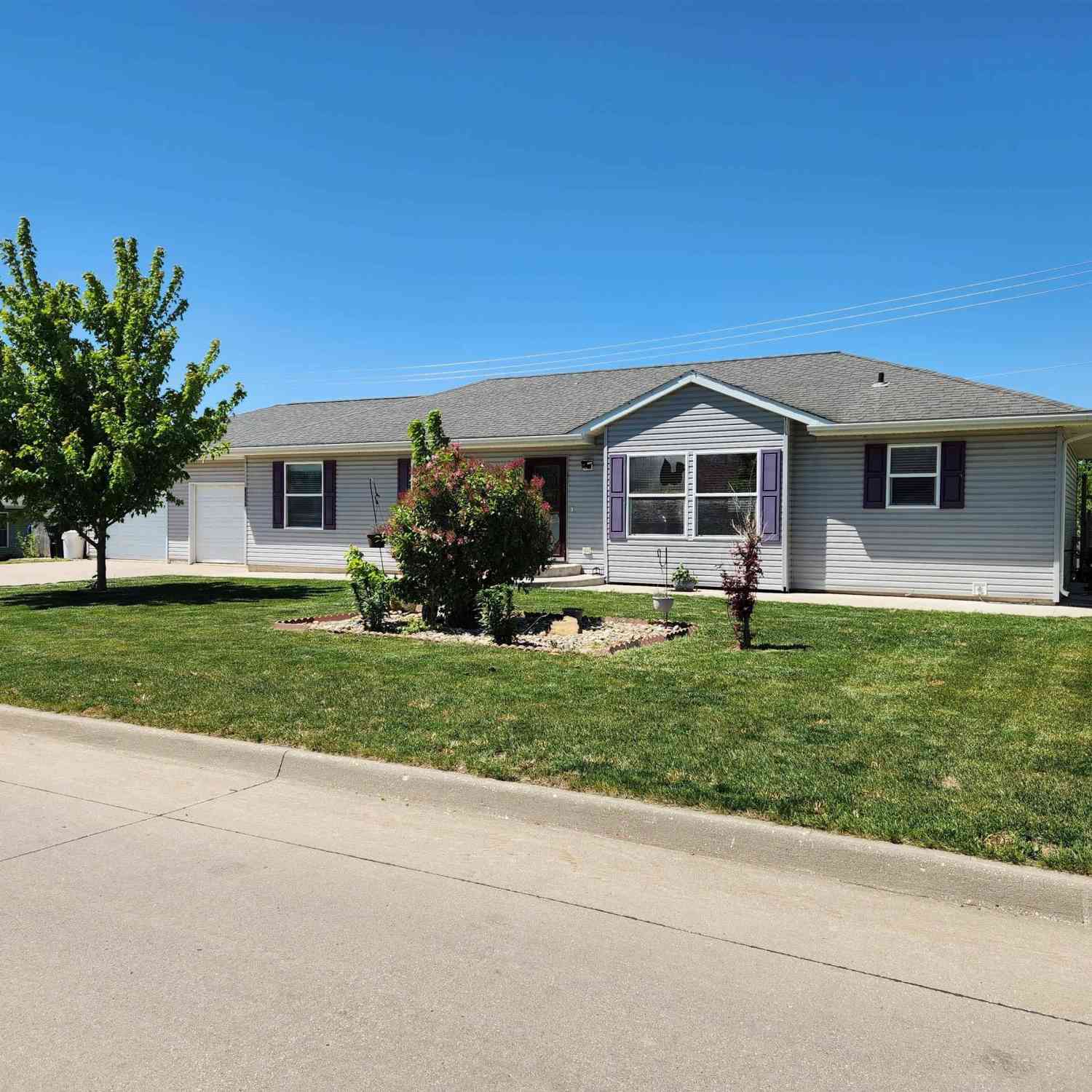 Homes For Sale - 1307 Country Club Drive<br/> Tama County, Tama, IA 52339