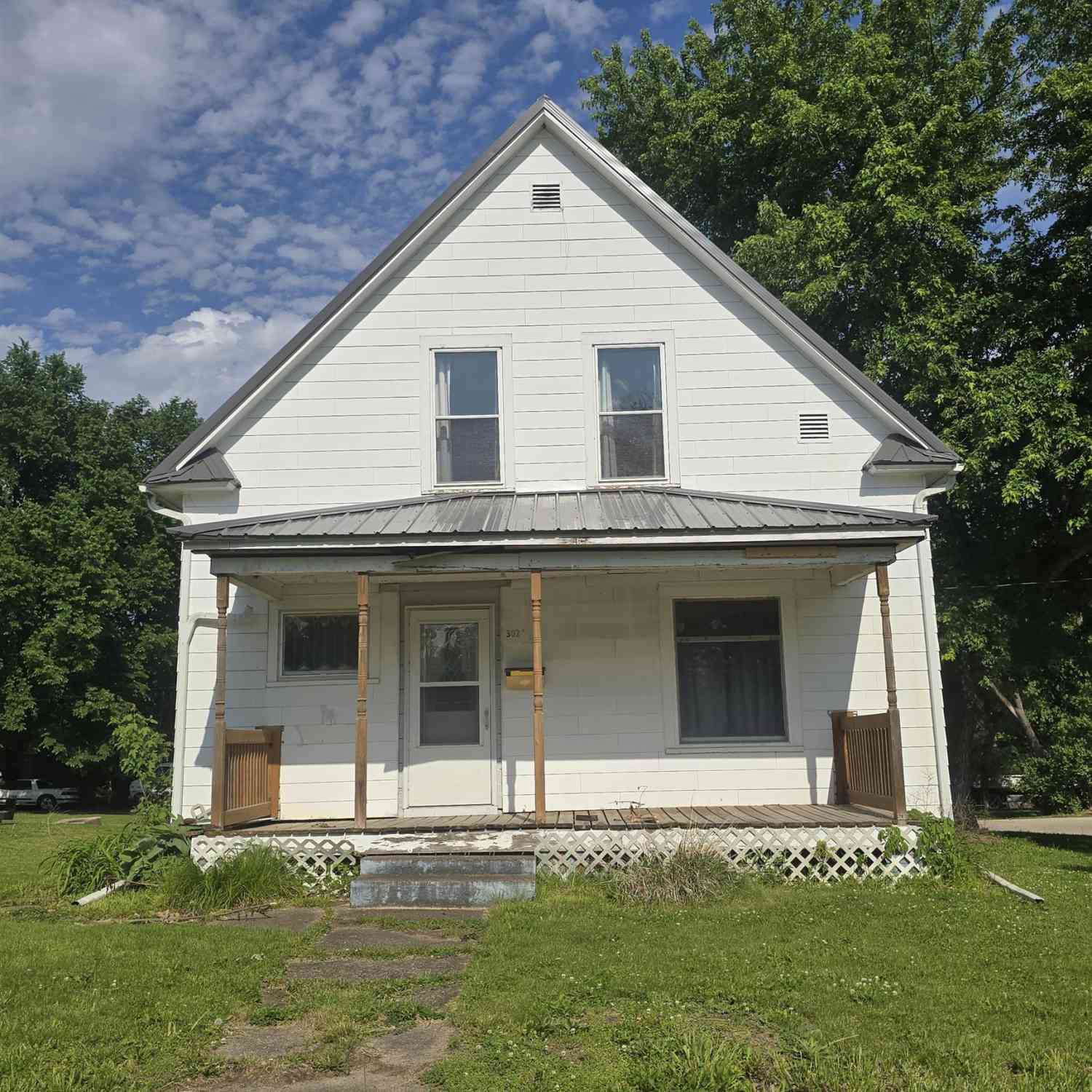 Homes For Sale - 302 N Van Buren Avenue<br/> Ottumwa, IA 52501