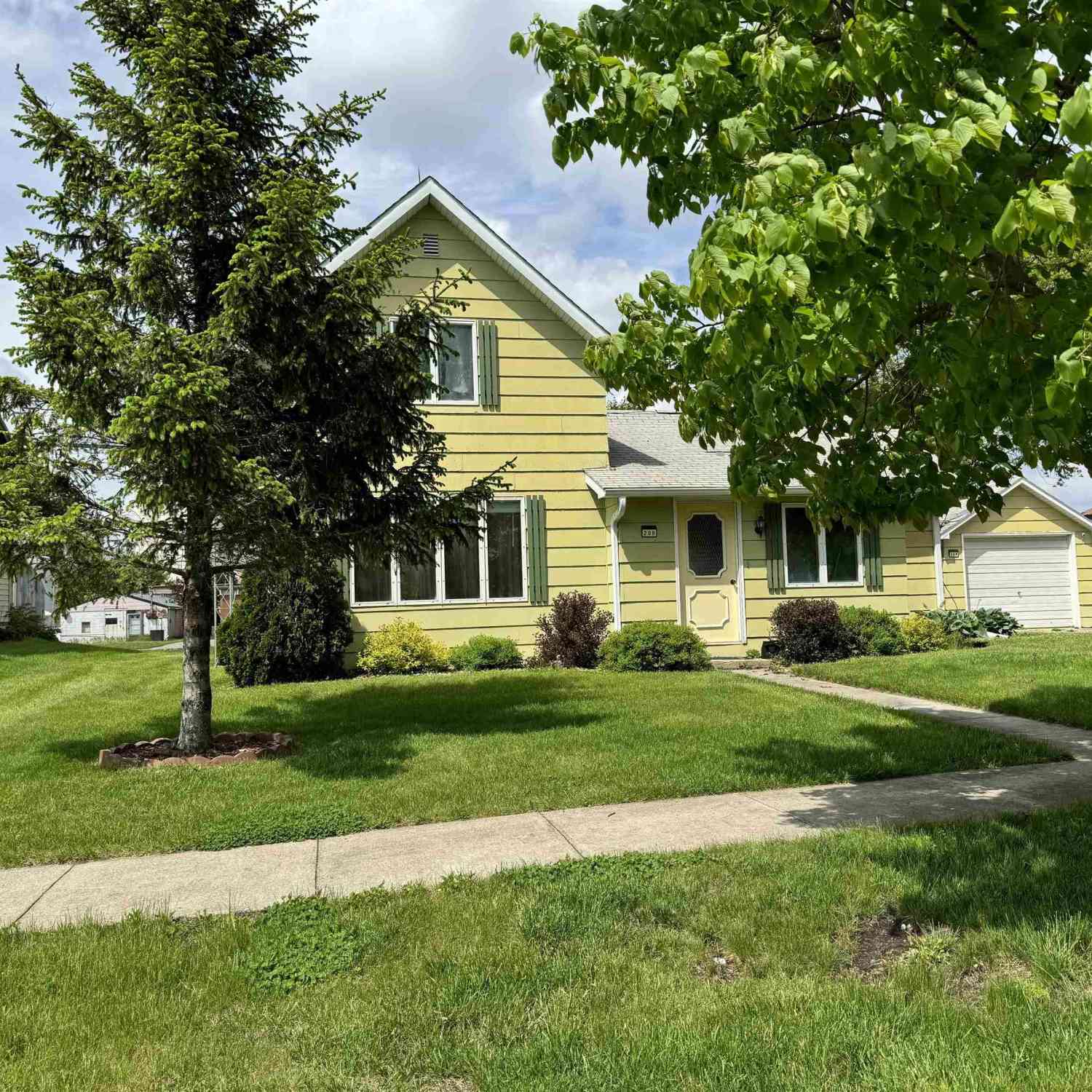 Homes For Sale - 209 Blaine Street<br/> Kossuth County, Ledyard, IA 50556