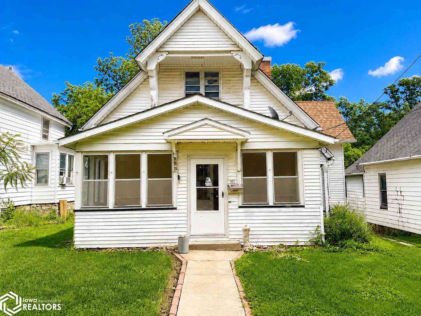 Homes For Sale - 412 S. Woodlawn Avenue<br/> Burlington, IA 52601
