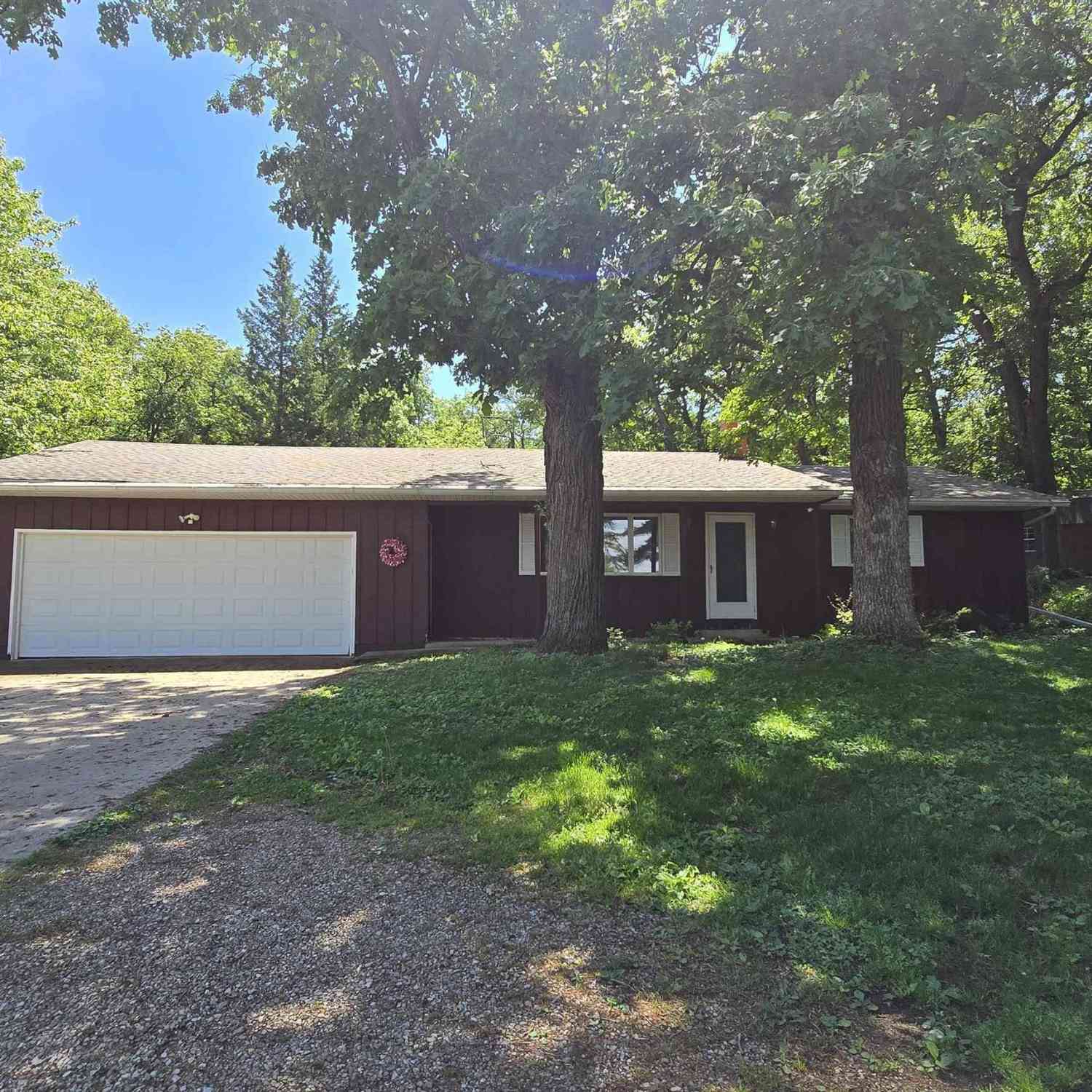 Homes For Sale - 810 S 10th Avenue<br/> Winnebago County, Lake Mills, IA 50450