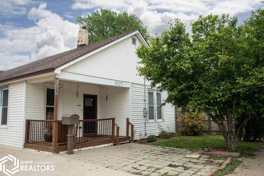 Homes For Sale - 907 Locust Street<br/> Ottumwa, IA 52501