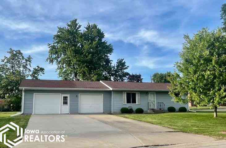 Homes For Sale - 507 E Harlan Street<br/> Henry County, Mount Pleasant, IA 52641