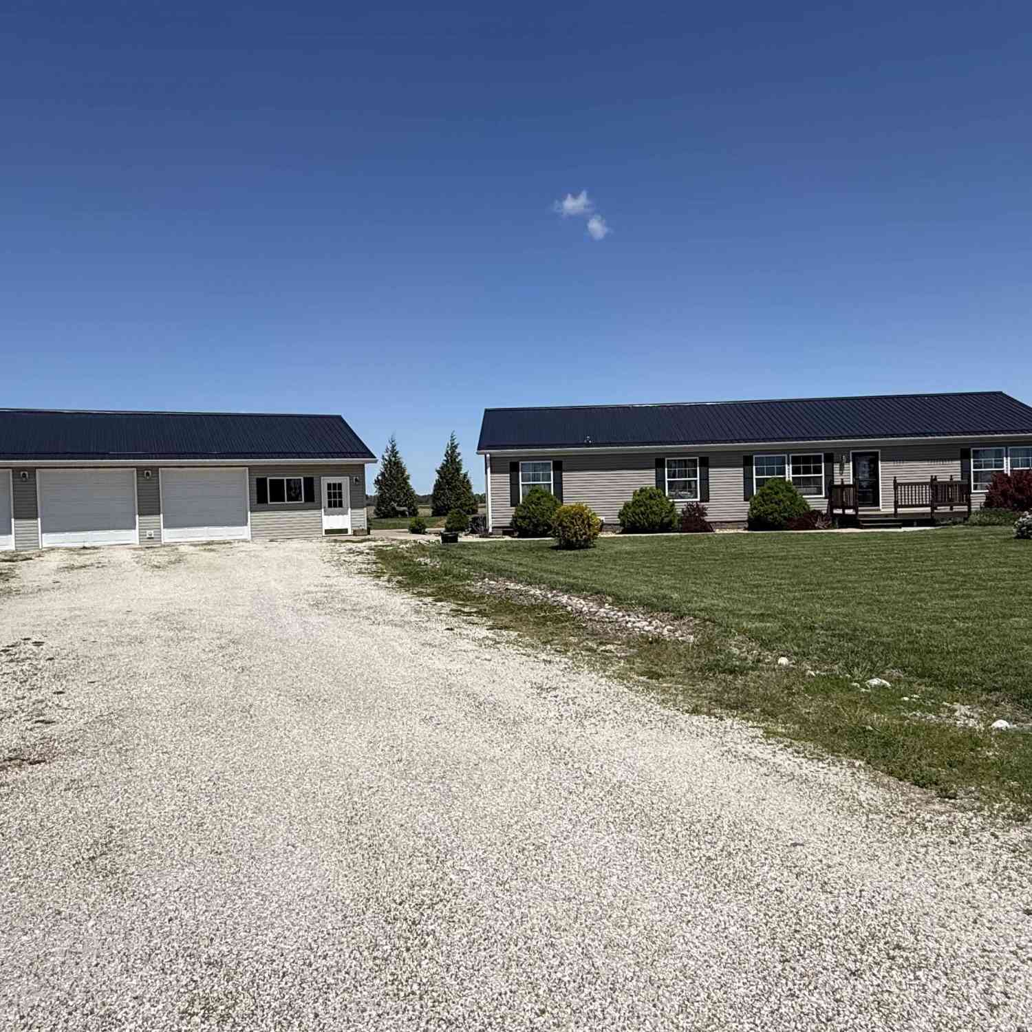 Mobile Home For Sale - 11990 245th Street<br/> Mediapolis, IA 52637