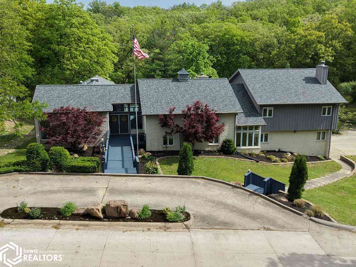 Homes For Sale - 53 Woodshire Drive<br/> Ottumwa, IA 52501
