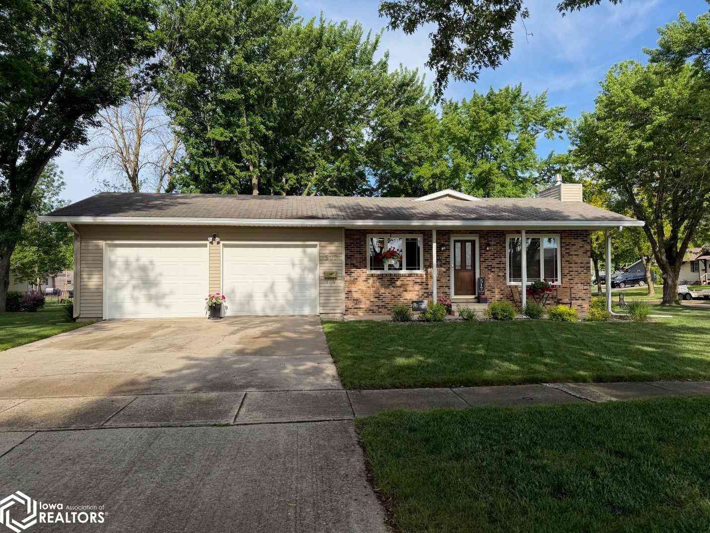 Homes For Sale - 517 N Putnam Street<br/> Kossuth County, Algona, IA 50511