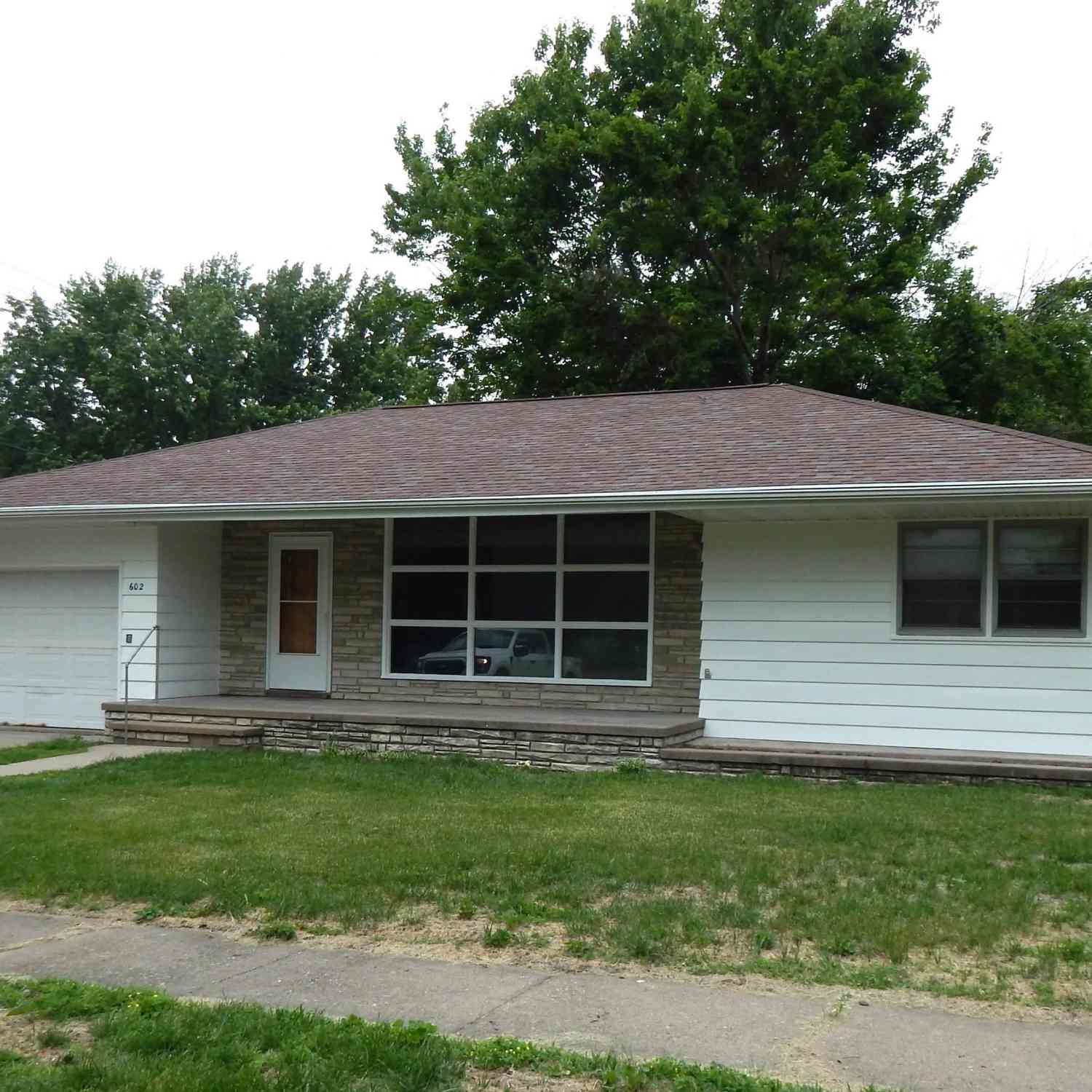 Homes For Sale - 602 S 4th<br/> Montezuma, IA 50171