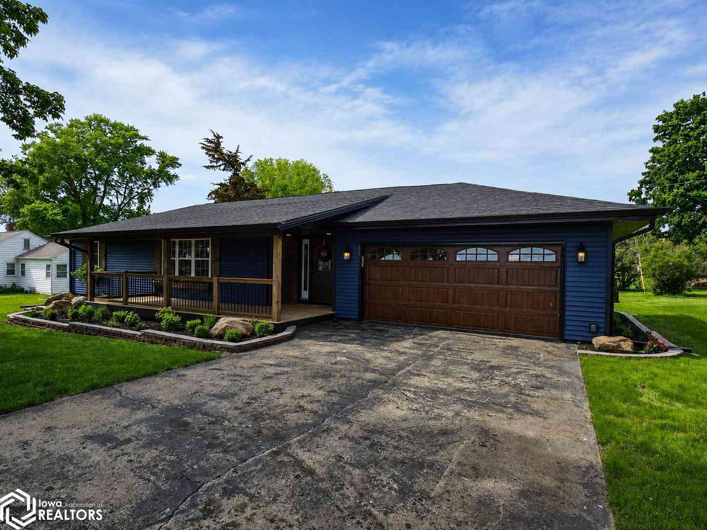 Homes For Sale - 208 W Cedar<br/> Hardin County, Hubbard, IA 50122