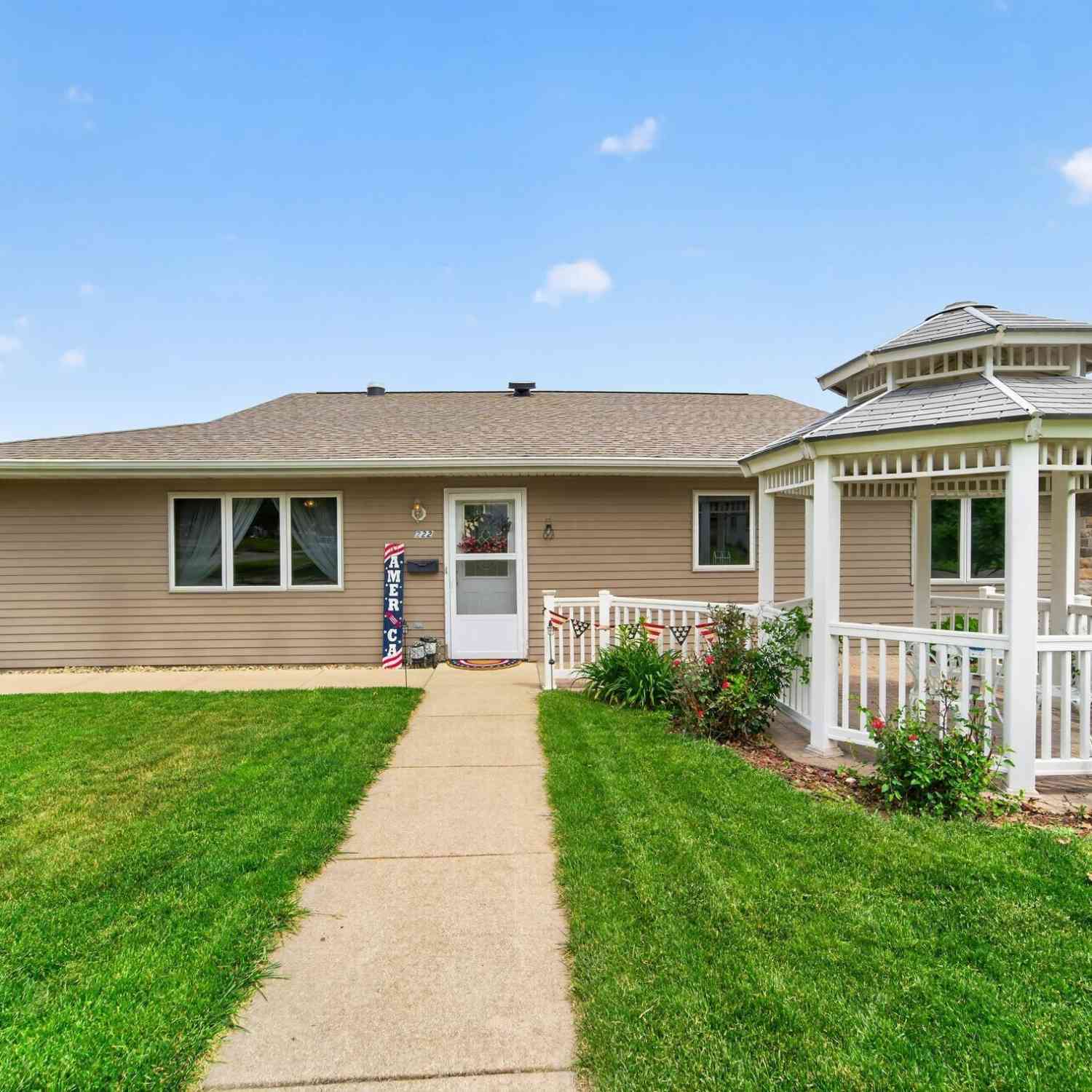 Homes For Sale - 222 W 2nd Street<br/> Carroll County, Carroll, IA 51401