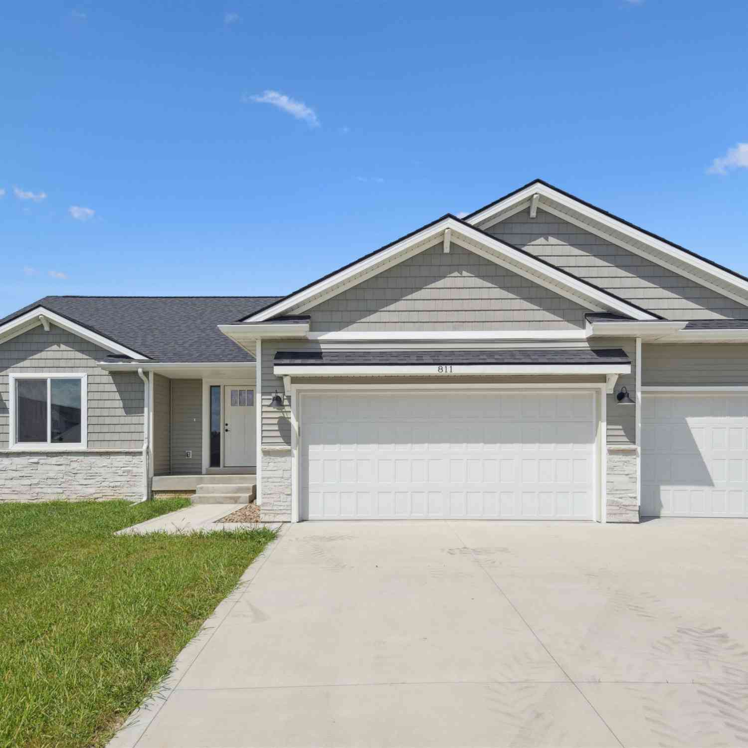 Homes For Sale - 811 Woodside Drive<br/> Marshalltown, IA 50158