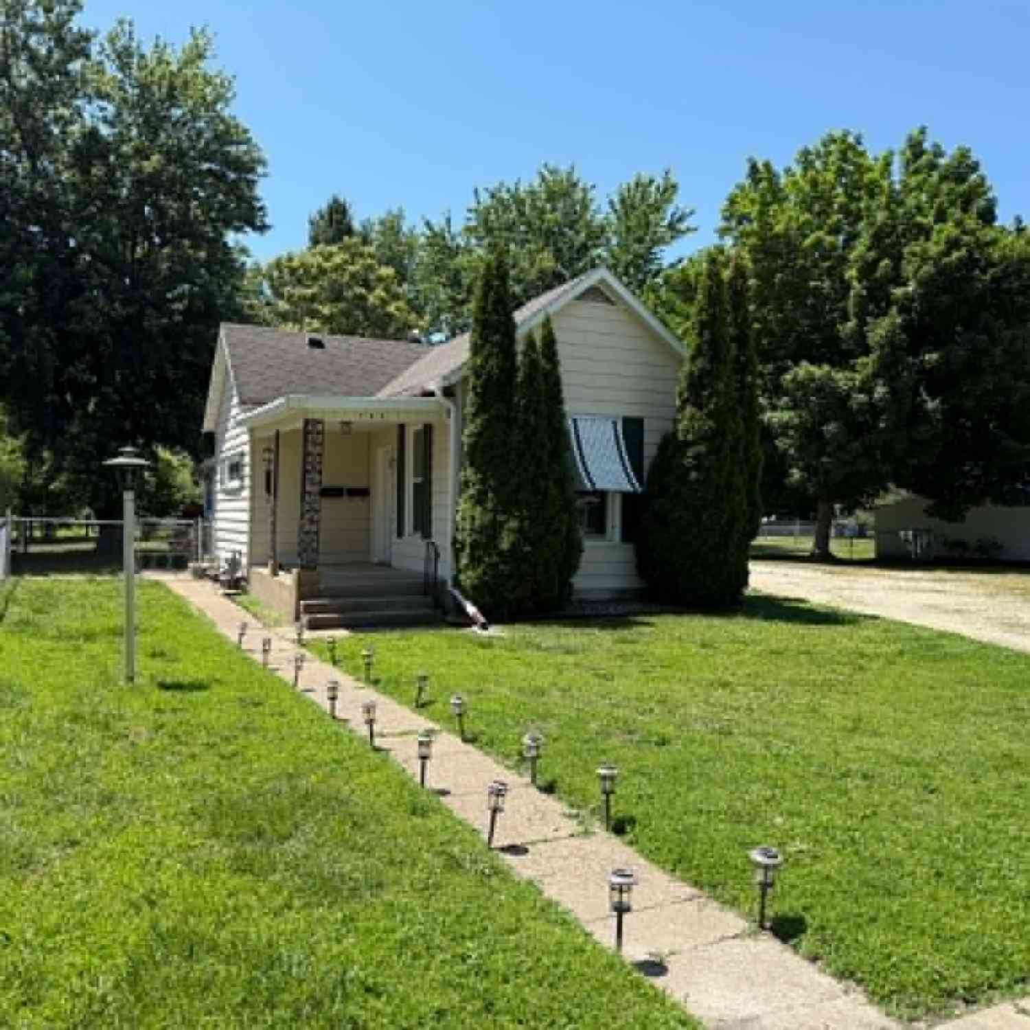 Homes For Sale - 705 Hedge Avenue<br/> Burlington, IA 52601