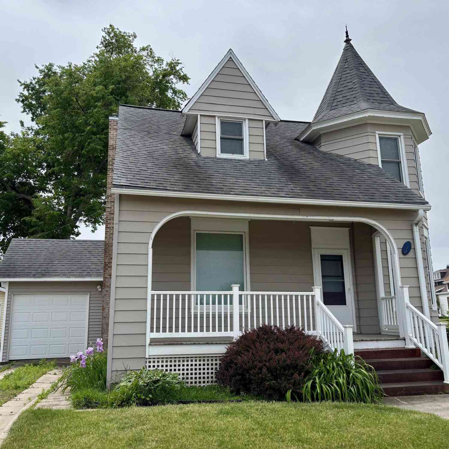Homes For Sale - 312 W State Street<br/> Marshalltown, IA 50158