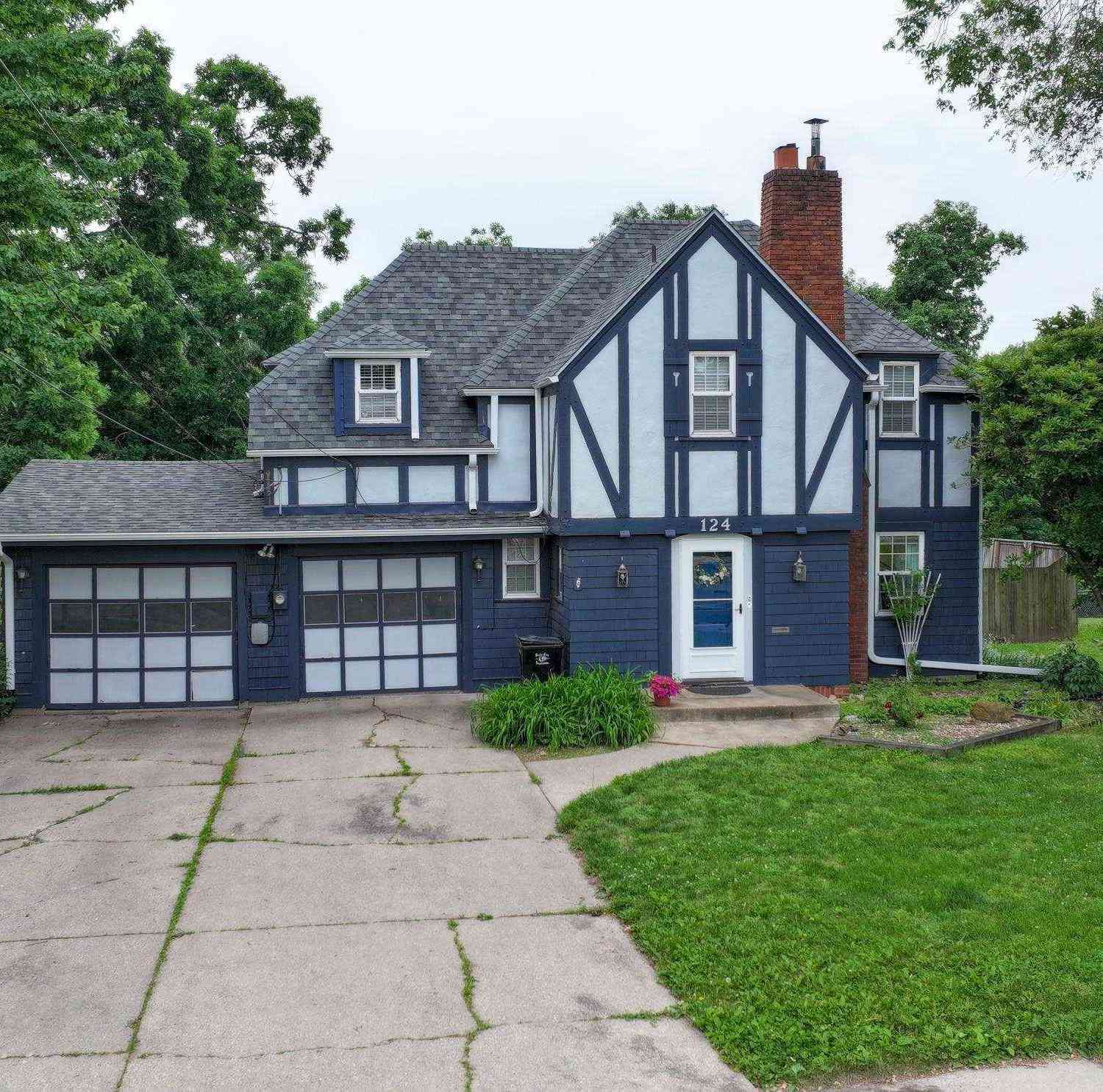 Homes For Sale - 124 W Alta Vista<br/> Ottumwa, IA 52501