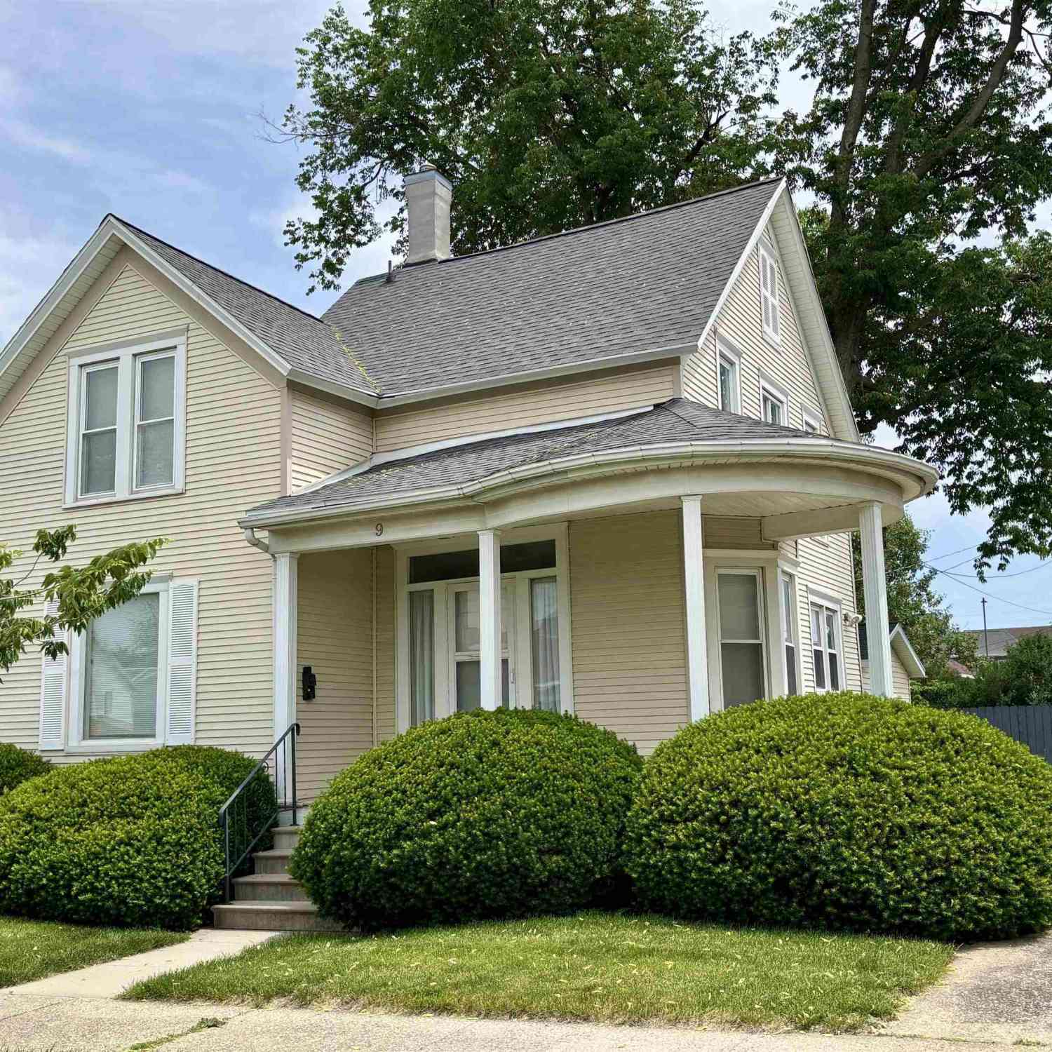 Homes For Sale - 9 N 4th Street<br/> Marshalltown, IA 50158