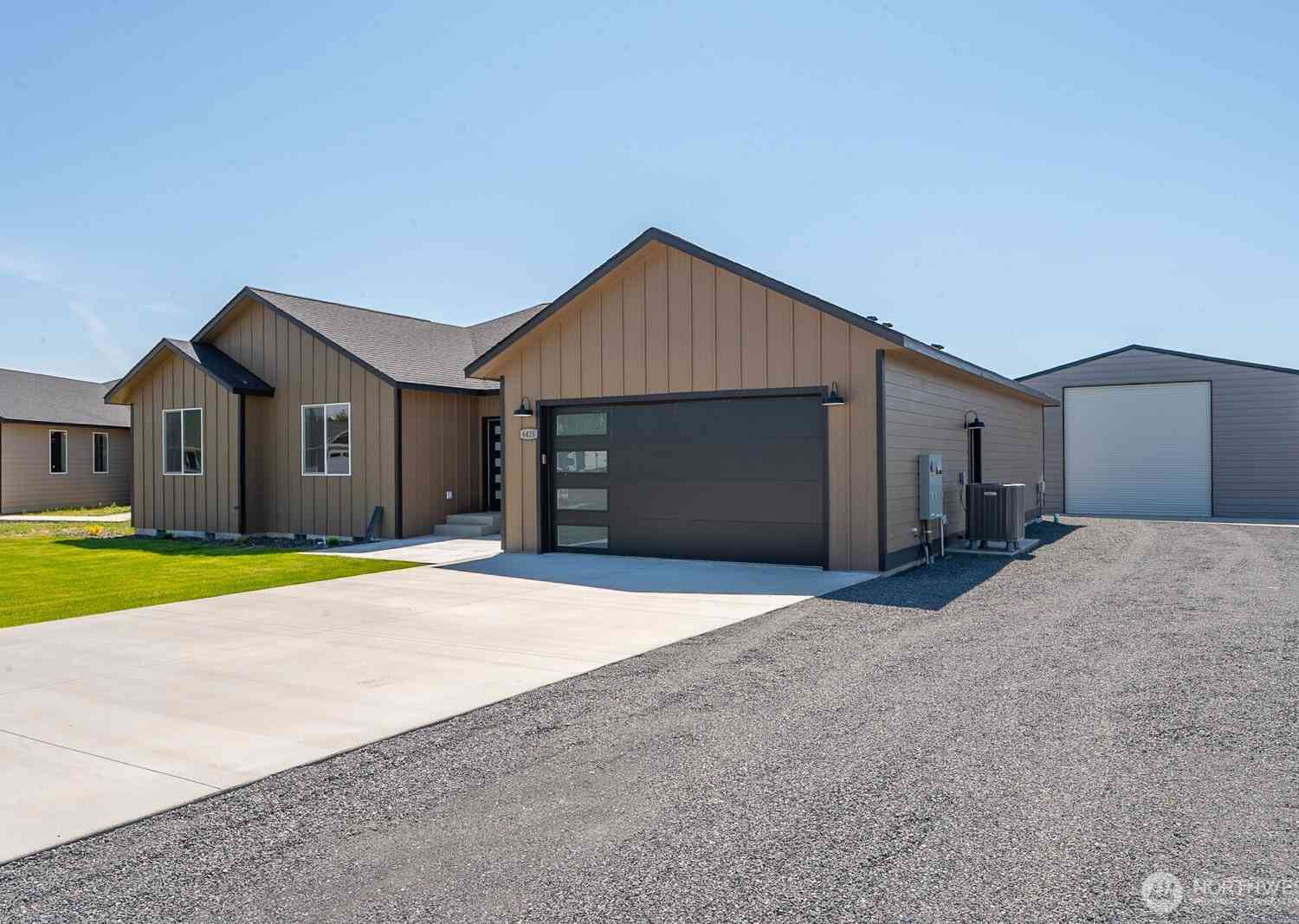 Homes For Sale - 6425 NE Road 2.15<br/> Grant County, Moses Lake, WA 98837