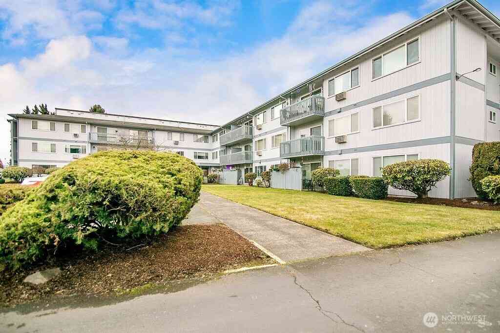 Condo For Sale - 2005 Tibbetts Drive #203<br/> Longview, WA 98632