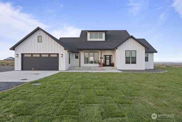 Homes For Sale - 215 SE Desert Hills Loop<br/> Grant County, Moses Lake, WA 98837
