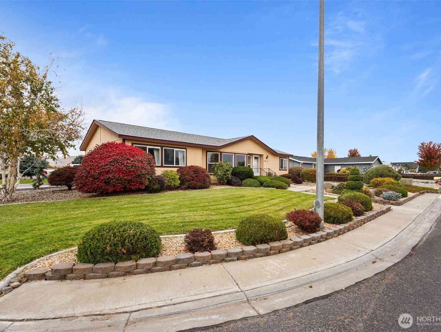 Mobile Home For Sale - 877 J Street<br/> Grant County, Ephrata, WA 98823
