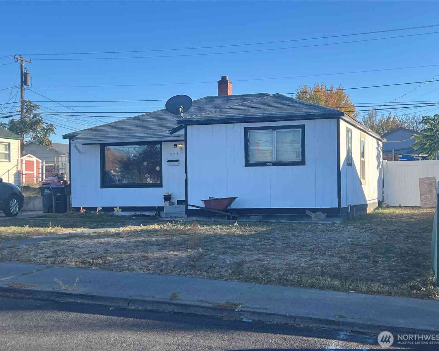 Homes For Sale - 321 W Loop Drive<br/> Grant County, Moses Lake, WA 98837