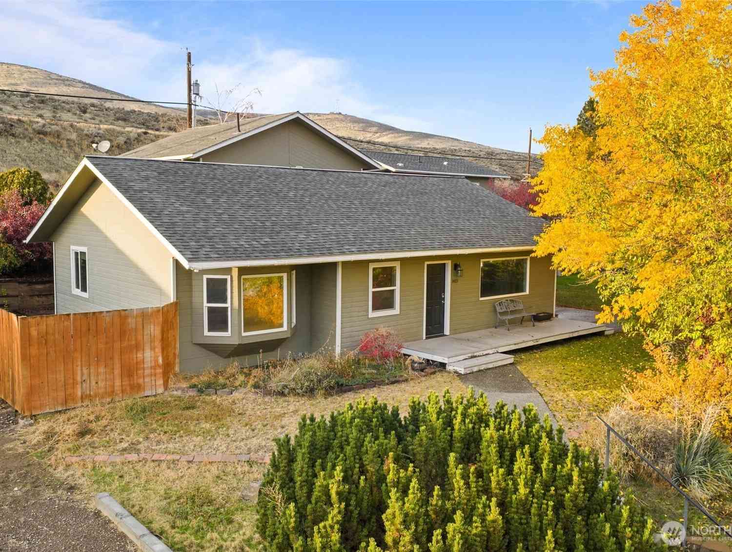 Homes For Sale - 1411 D Street<br/> Grant County, Ephrata, WA 98823
