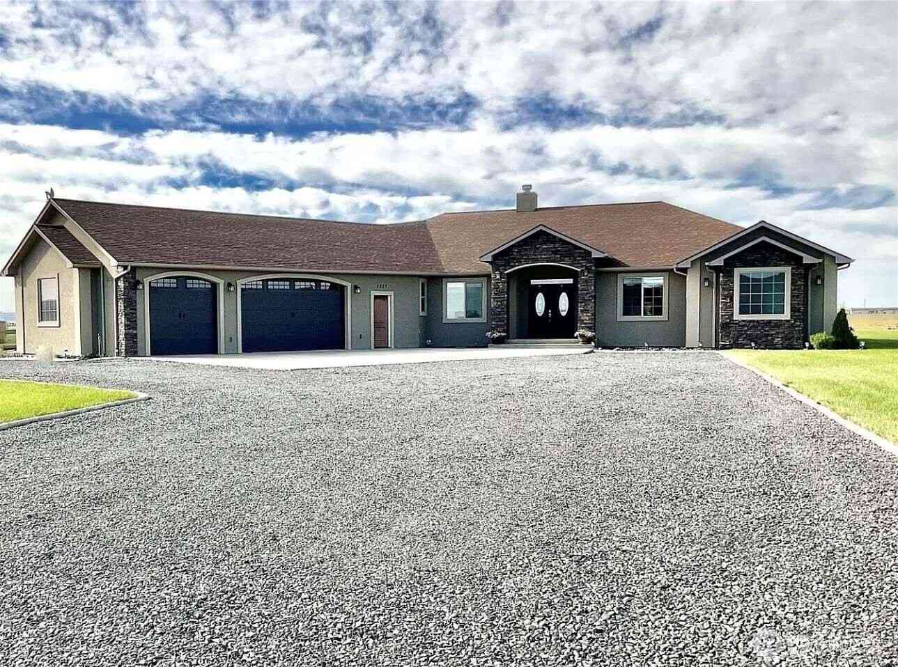 Homes For Sale - 4337 Road 7.4<br/> Grant County, Moses Lake, WA 98837
