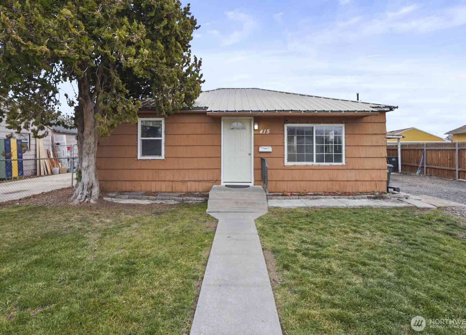 Homes For Sale - 415 N Mattson Drive<br/> Grant County, Moses Lake, WA 98837