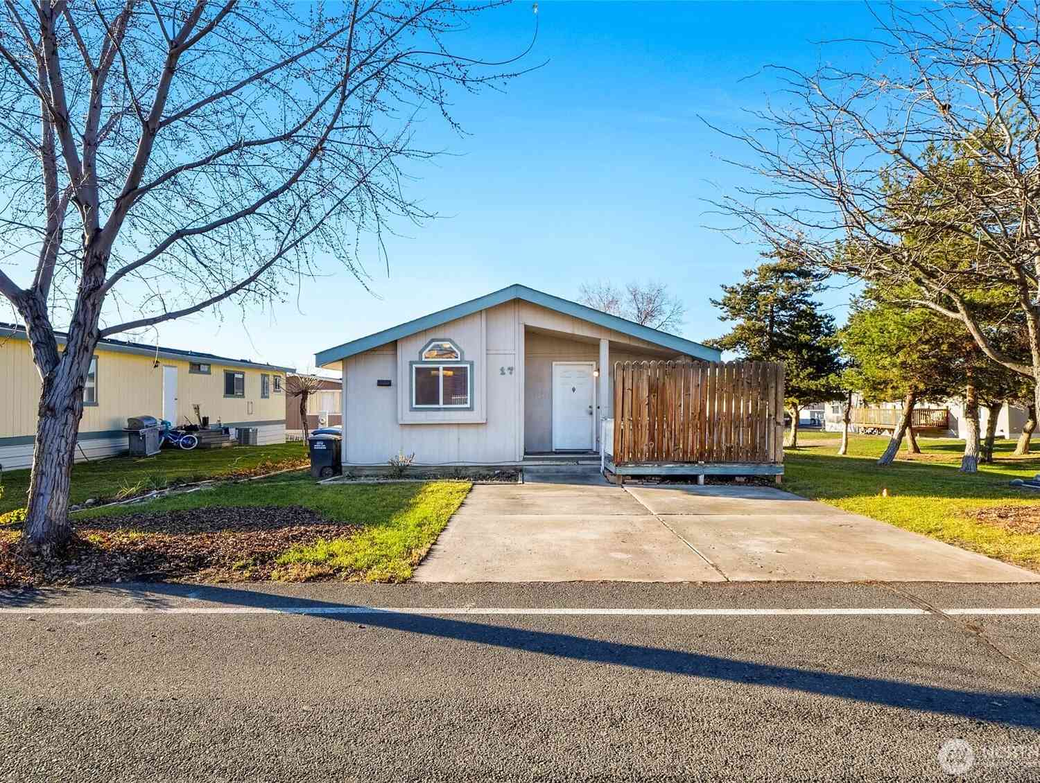 Mobile Home For Sale - 900 N Grape Drive #17<br/> Grant County, Moses Lake, WA 98837