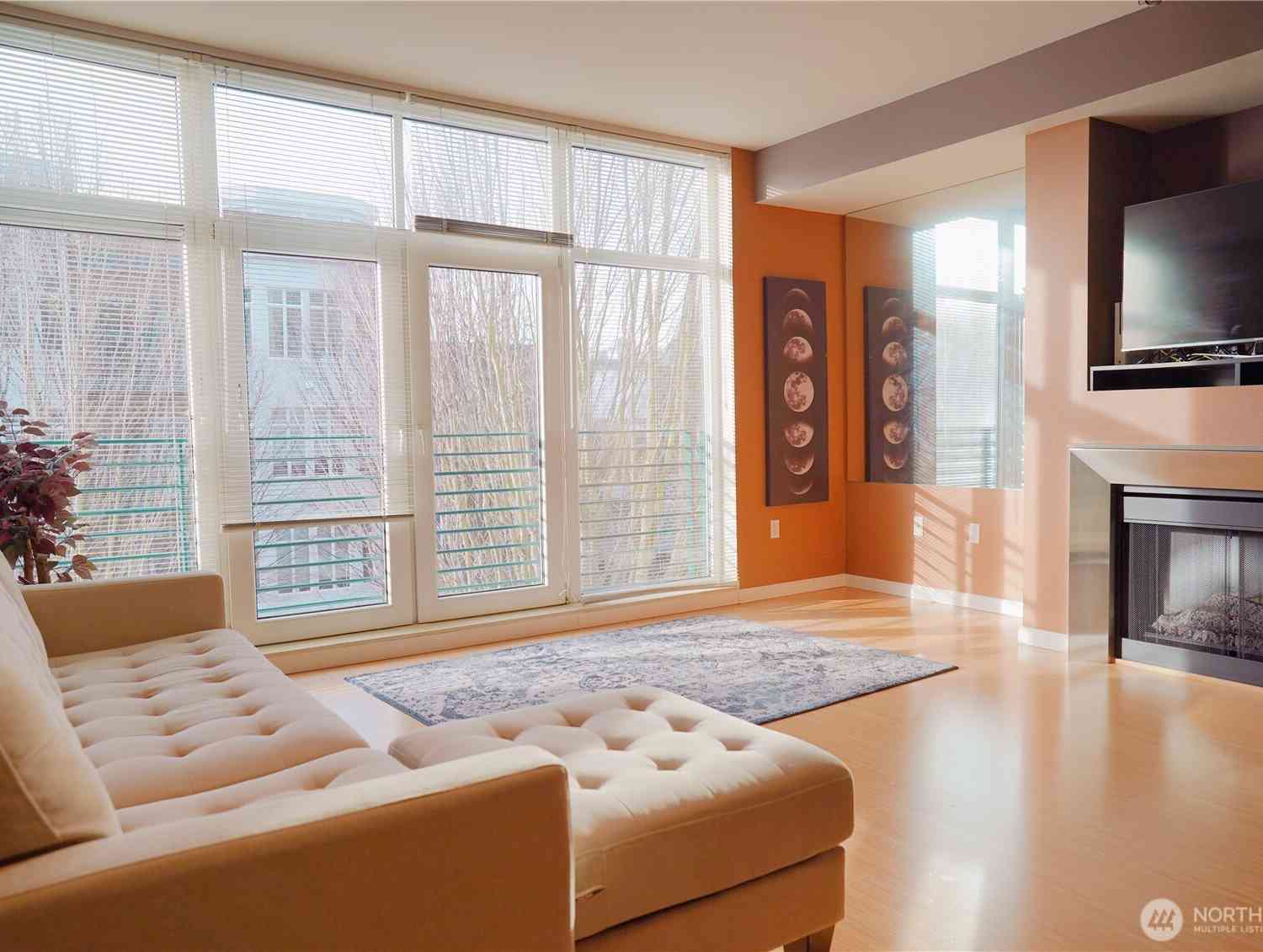 Condo For Sale - 17 W Mercer Street #207<br/> Seattle, WA 98119